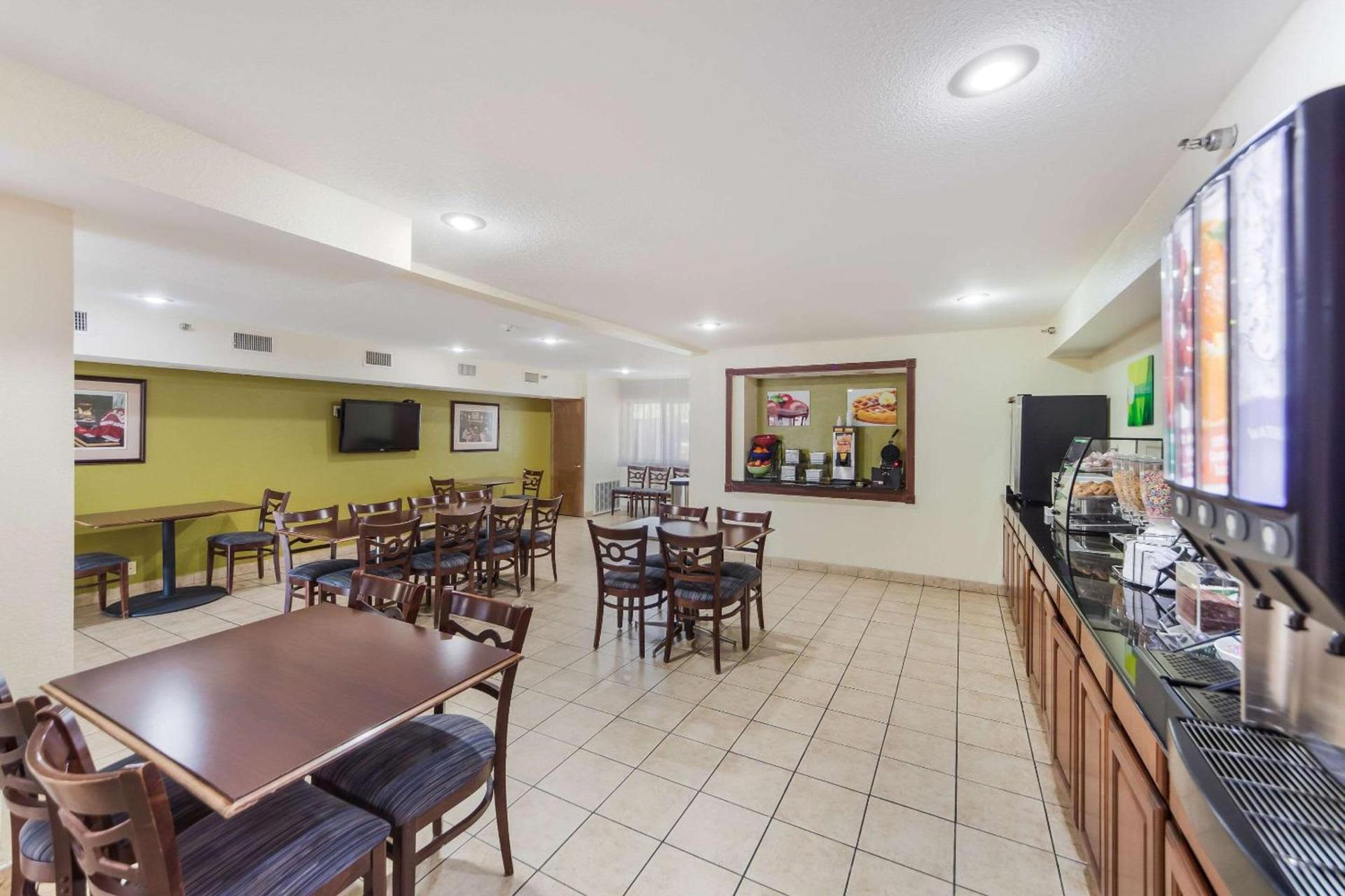 Quality Inn Lincoln Cornhusker photo 21