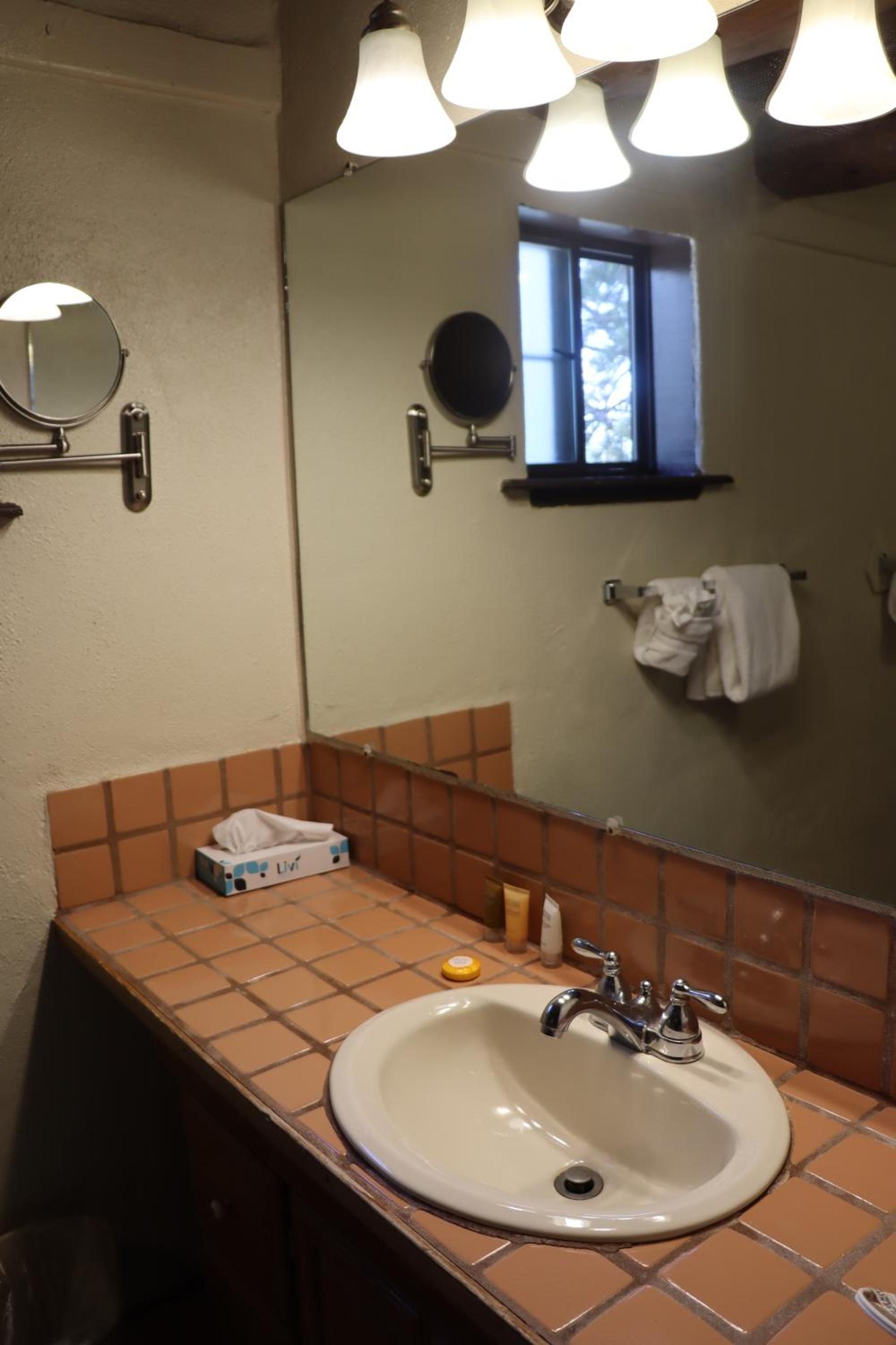 Sagebrush Inn & Suites photo 84
