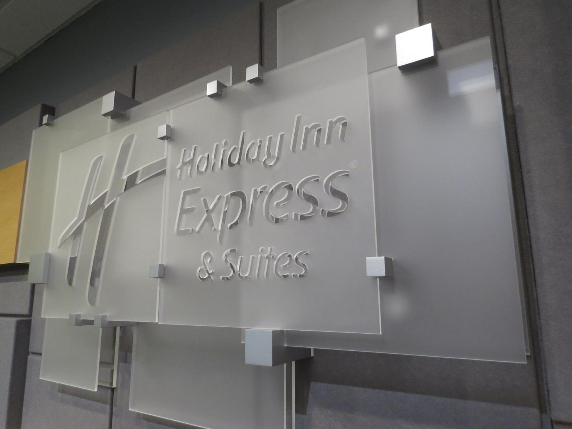 Holiday Inn Express & Suites Spring Hill by IHG photo 8