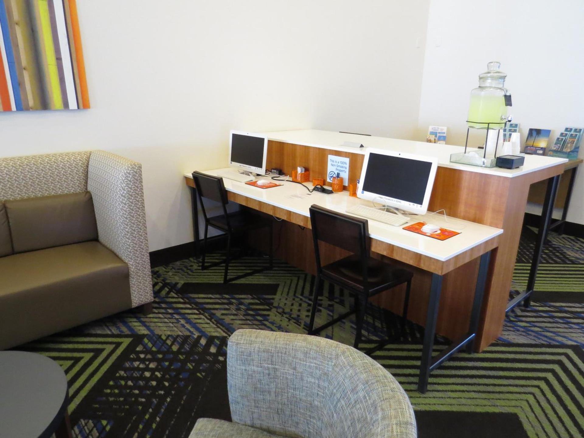 Holiday Inn Express & Suites Spring Hill by IHG photo 17