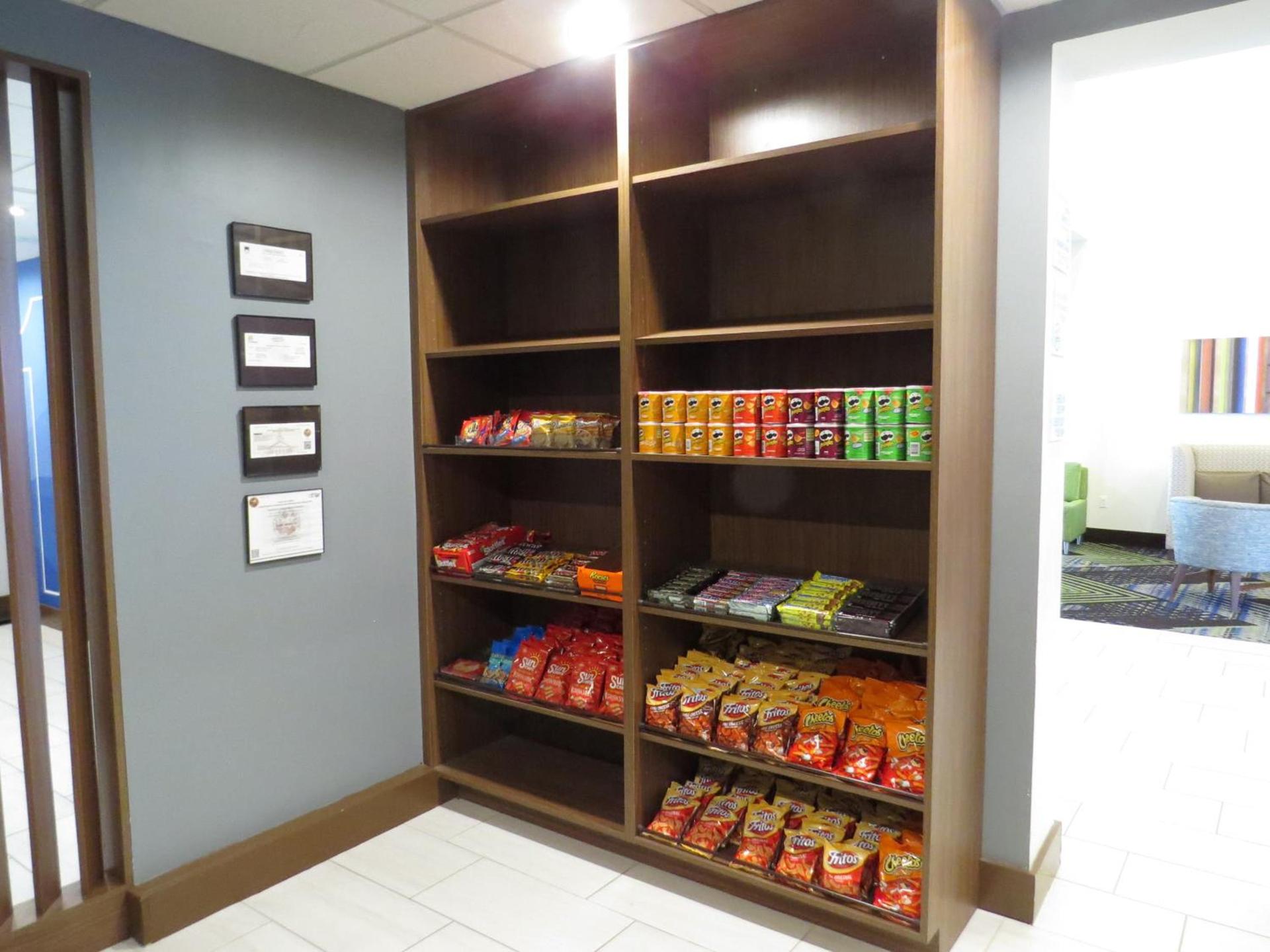 Holiday Inn Express & Suites Spring Hill by IHG photo 9