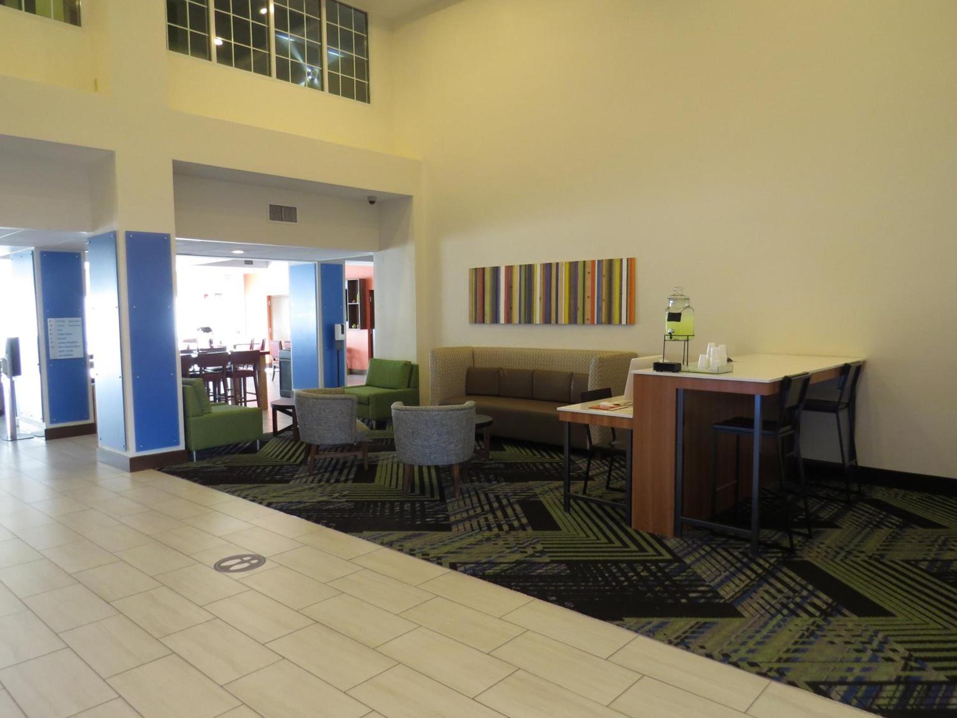 Holiday Inn Express & Suites Spring Hill by IHG photo 15