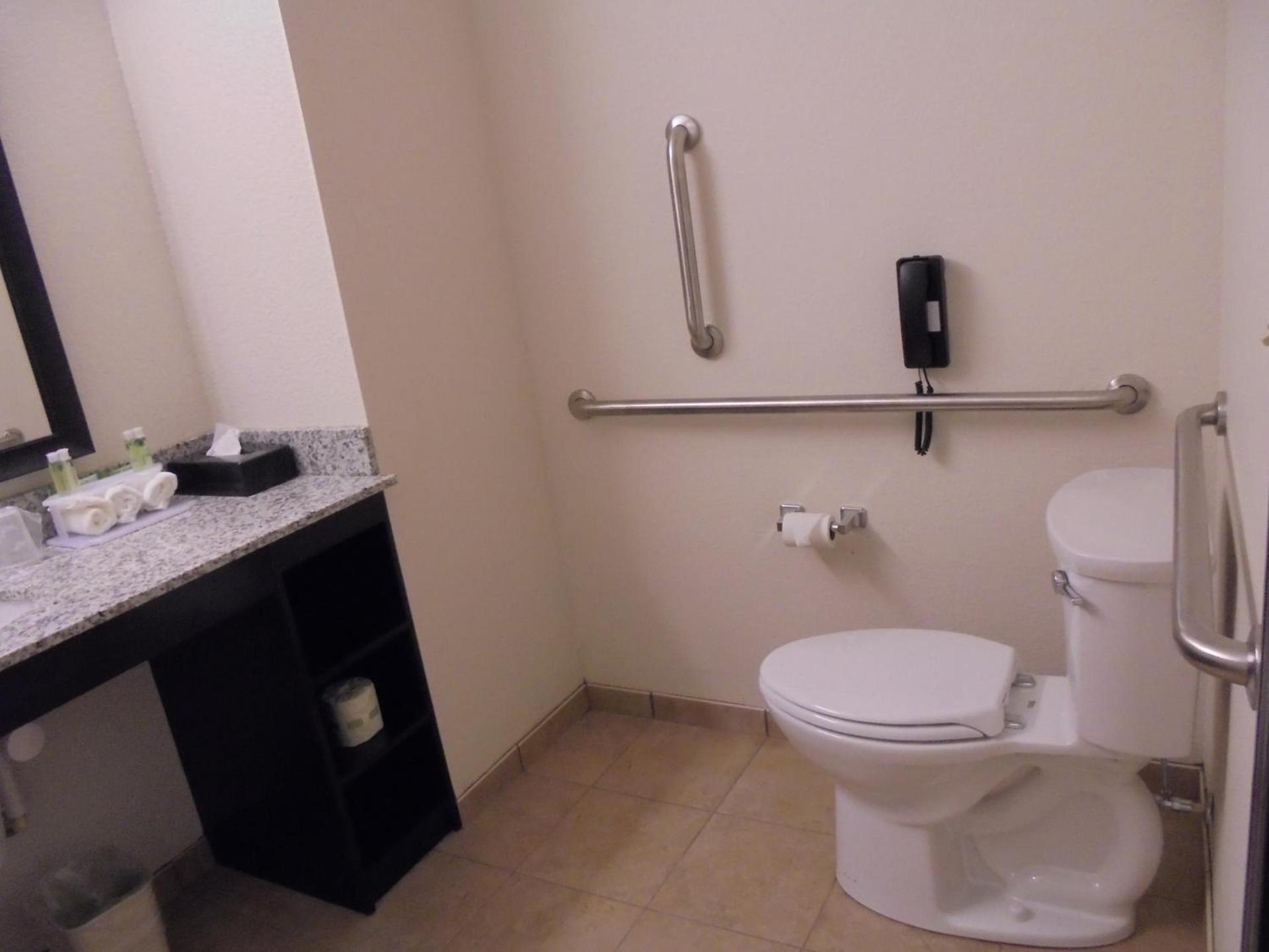 Holiday Inn Express & Suites Nevada by IHG photo 16