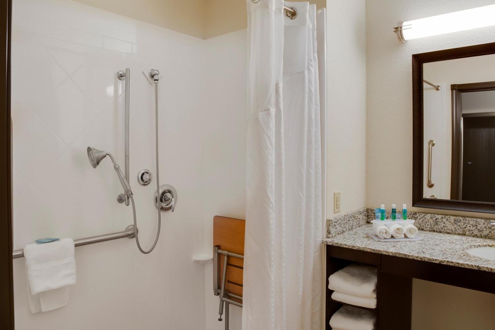 Holiday Inn Express & Suites Nevada by IHG photo 68