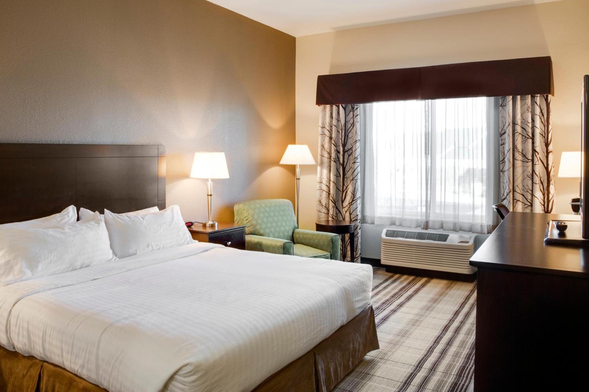 Holiday Inn Express & Suites Nevada by IHG photo 65