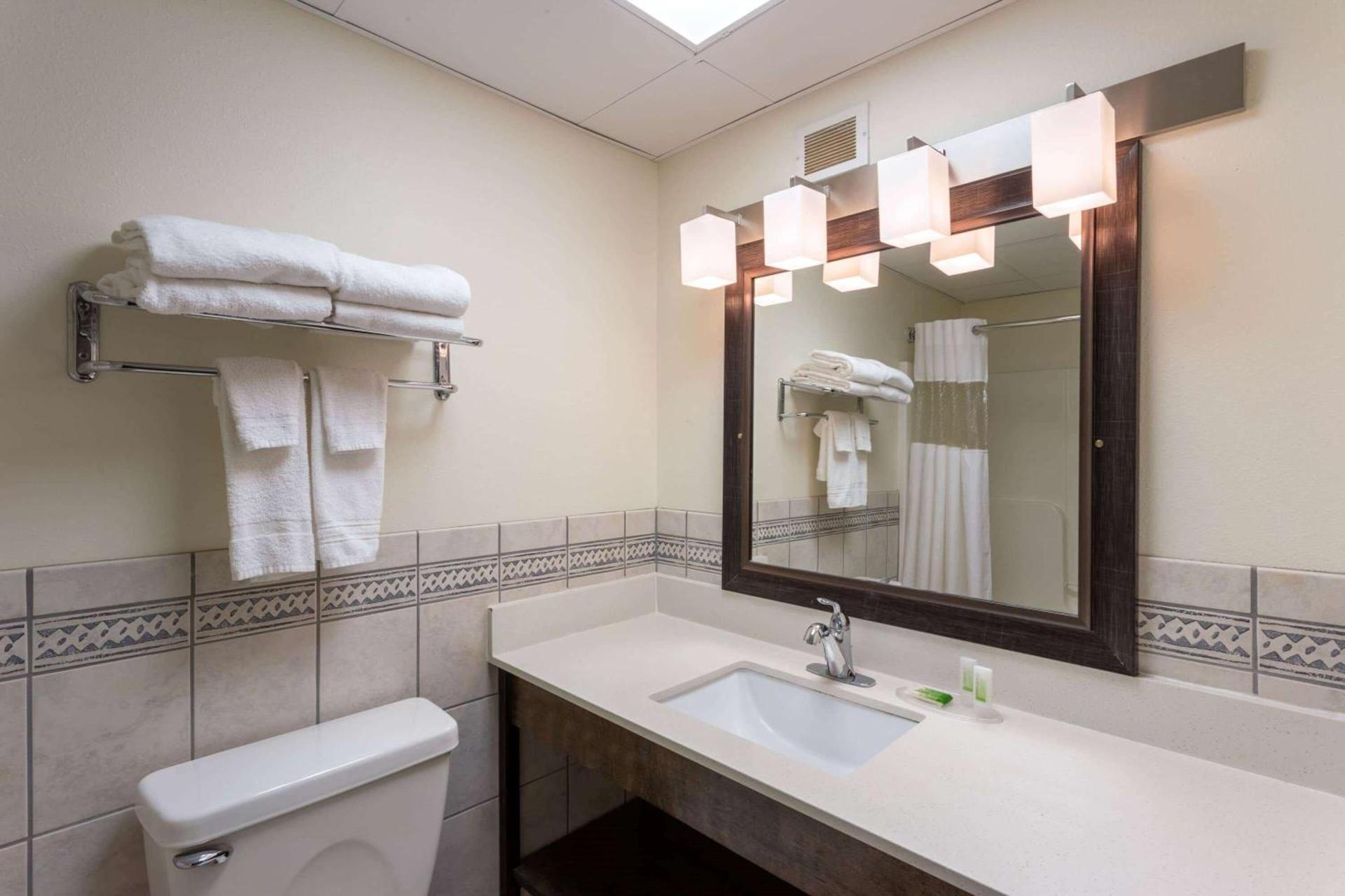 AmericInn by Wyndham Wausau photo 14