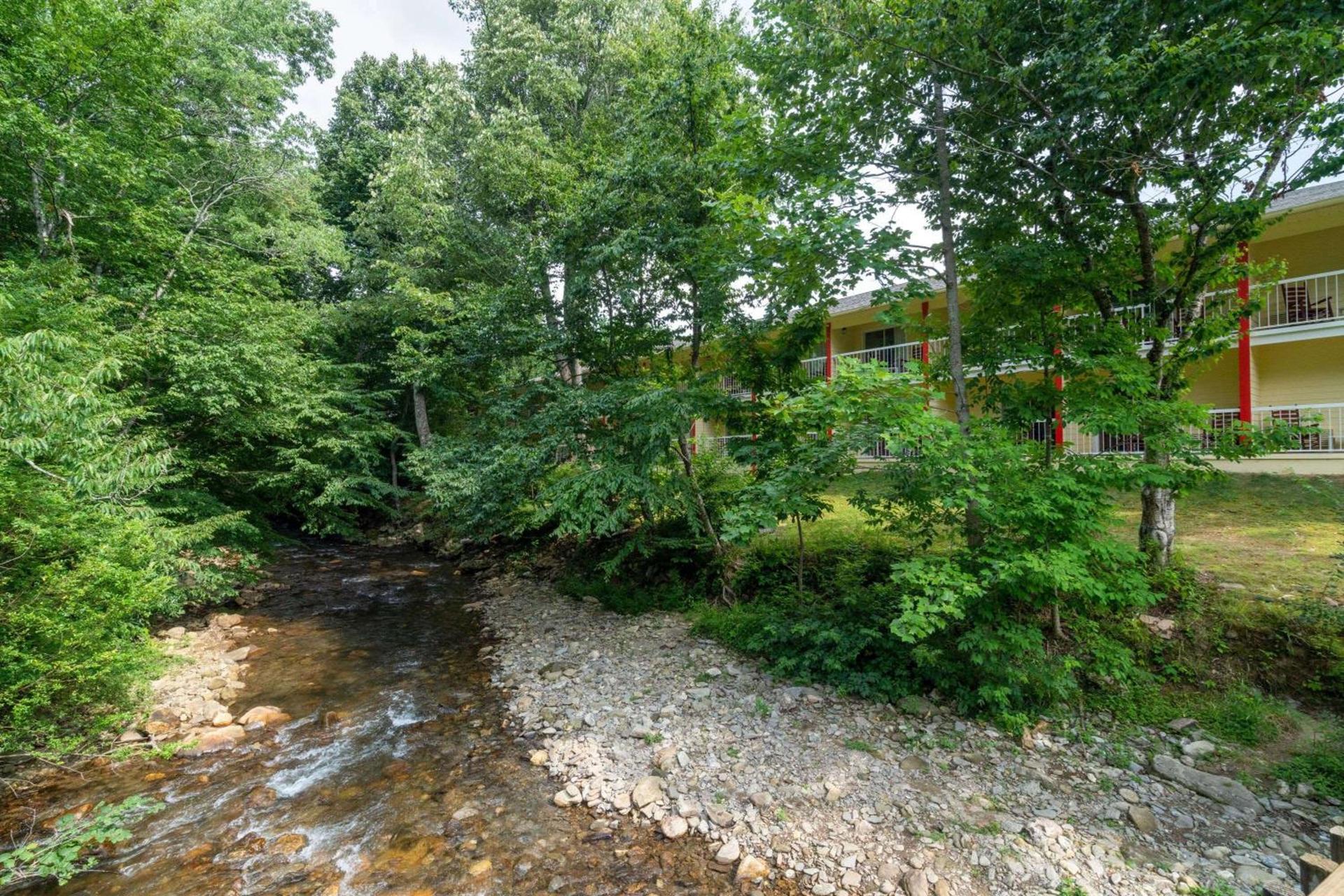Ramada by Wyndham Maggie Valley photo 2