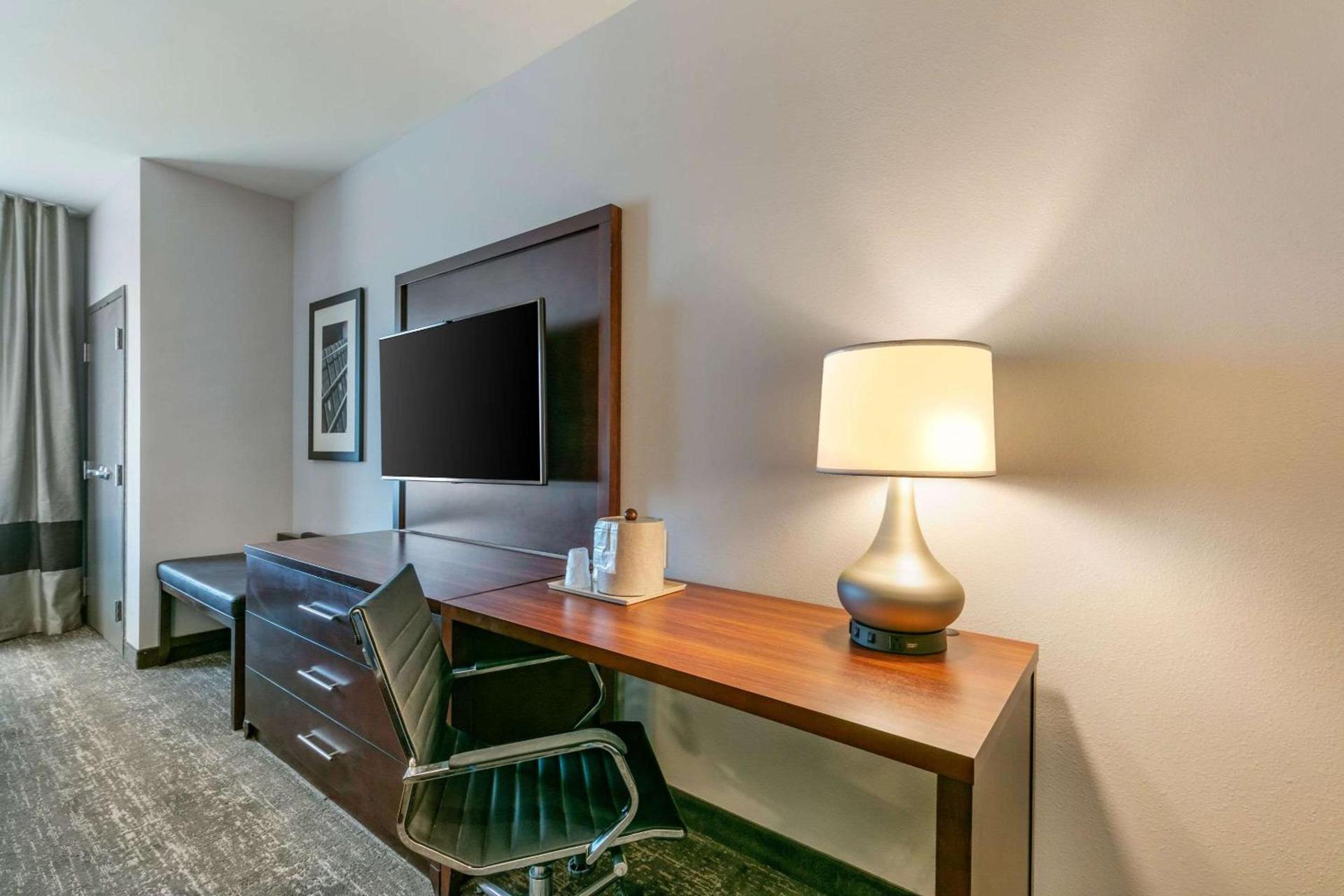 Comfort Suites North Tupelo photo 7