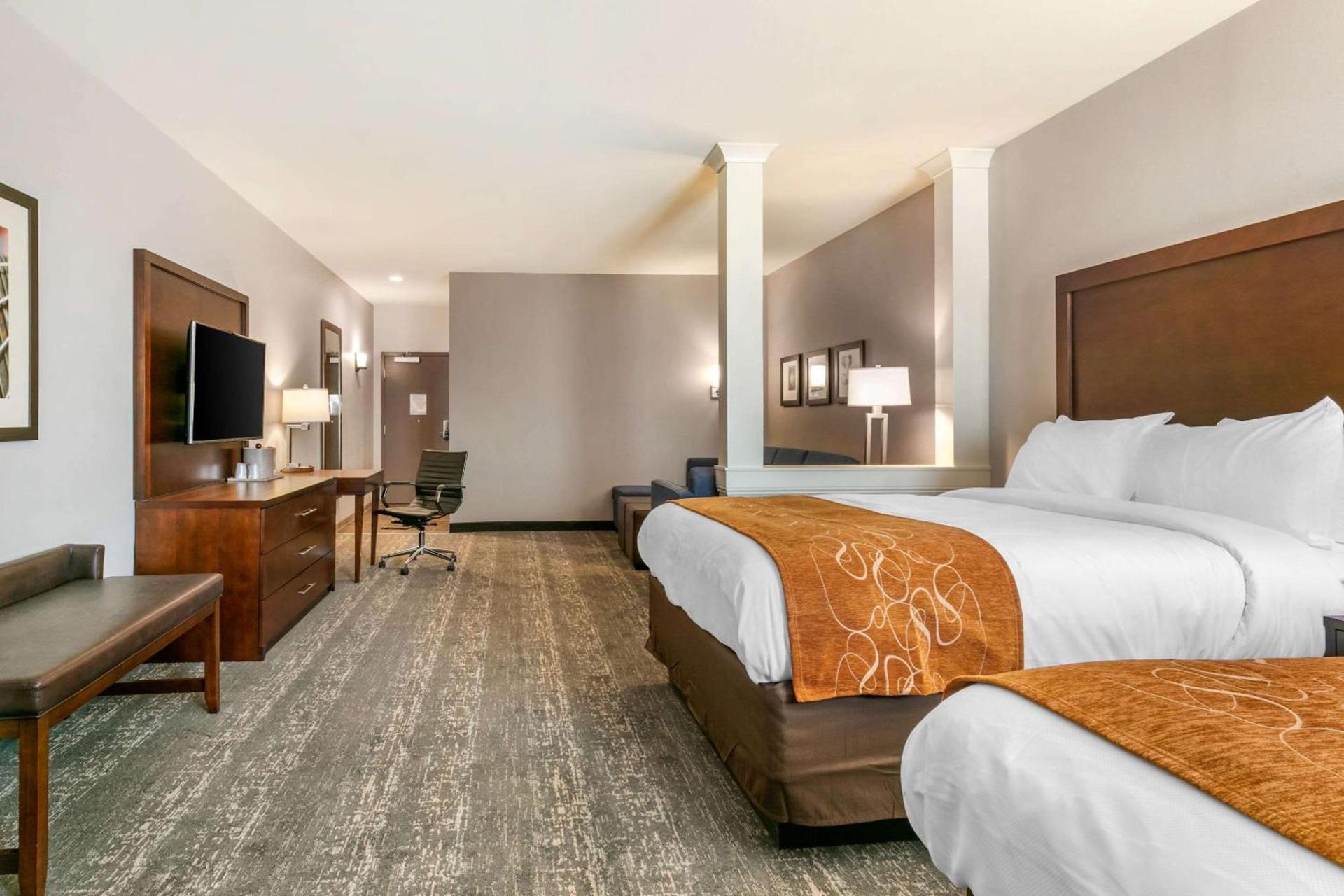 Comfort Suites North Tupelo photo 22