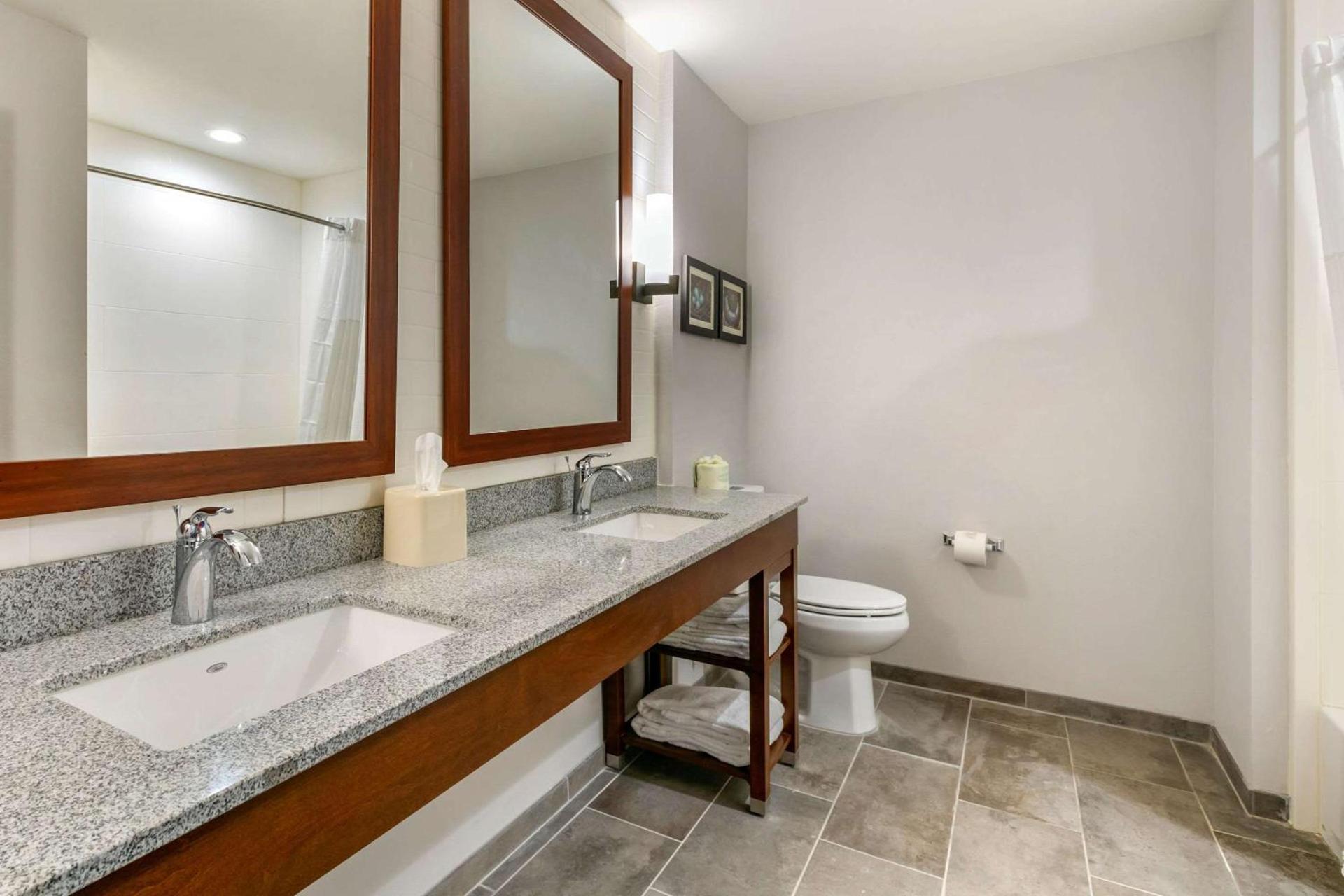 Comfort Suites North Tupelo photo 24