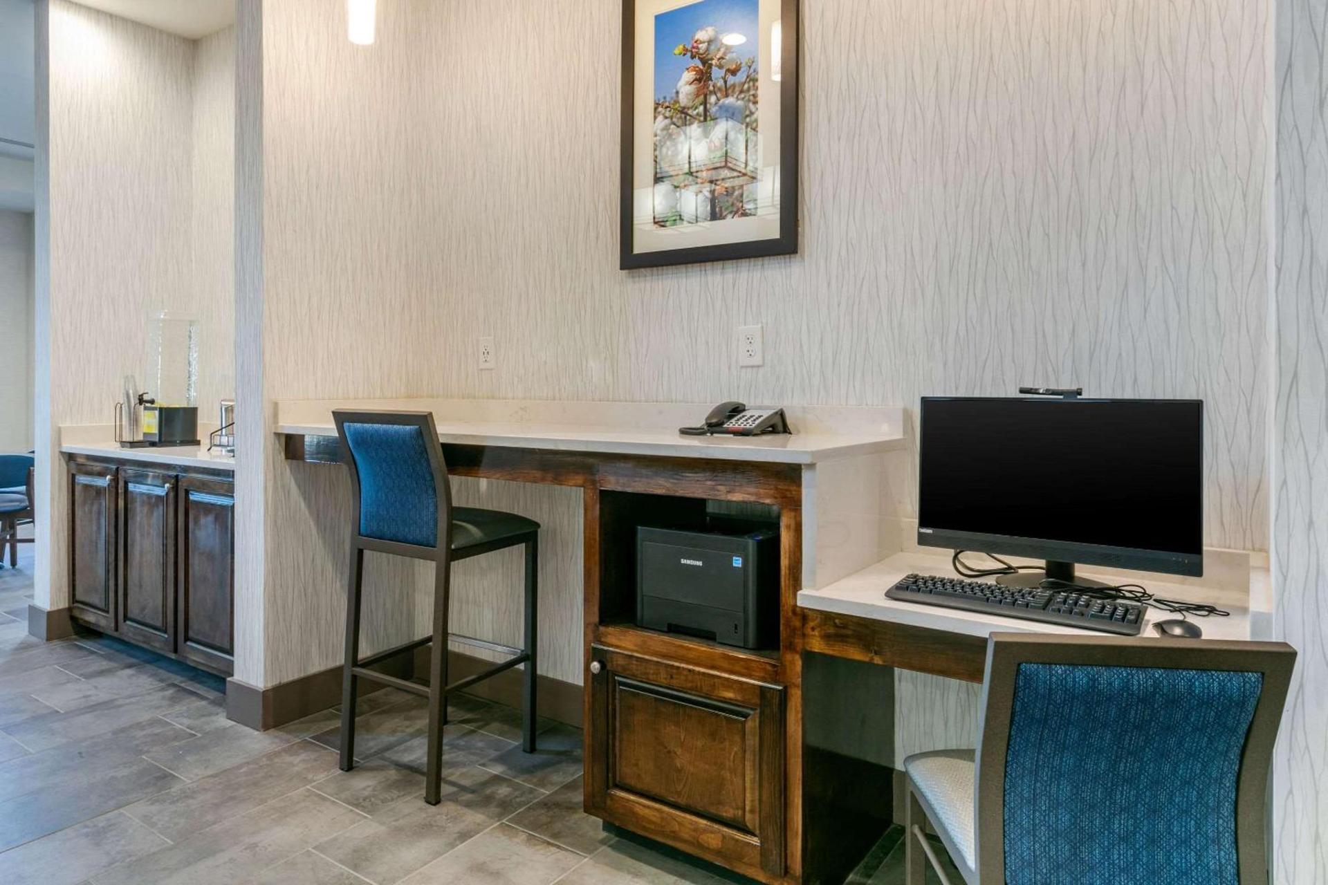 Comfort Suites North Tupelo photo 26