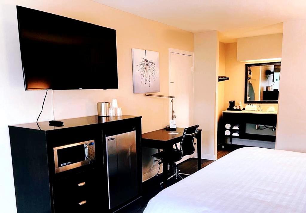 Clarion Inn & Suites Florence - Darlington photo 36