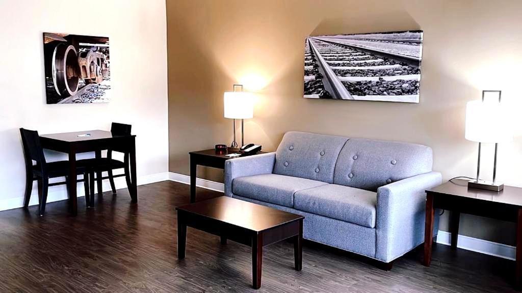 Clarion Inn & Suites Florence - Darlington photo 32