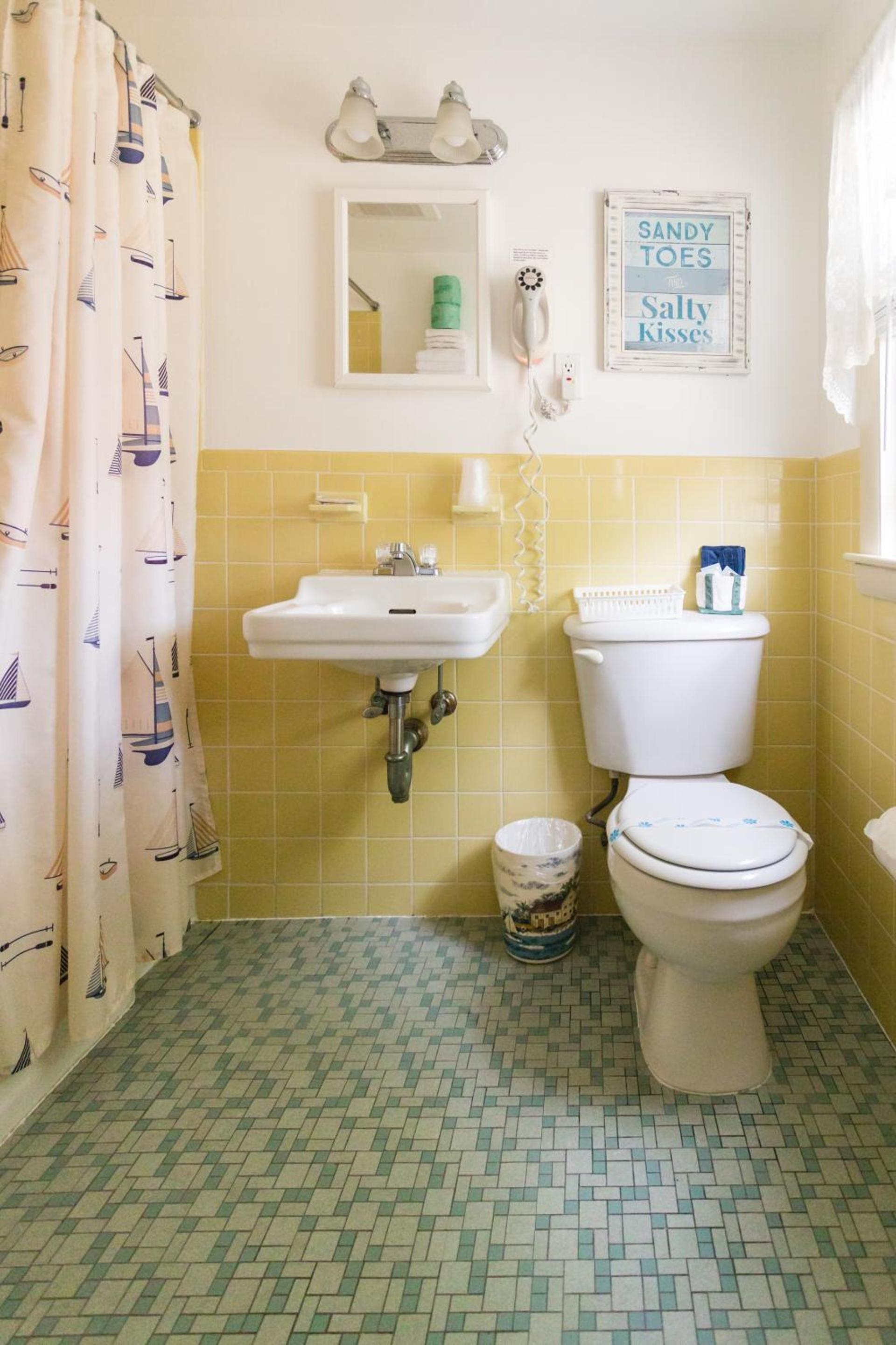 A Beach Breeze Inn photo 9