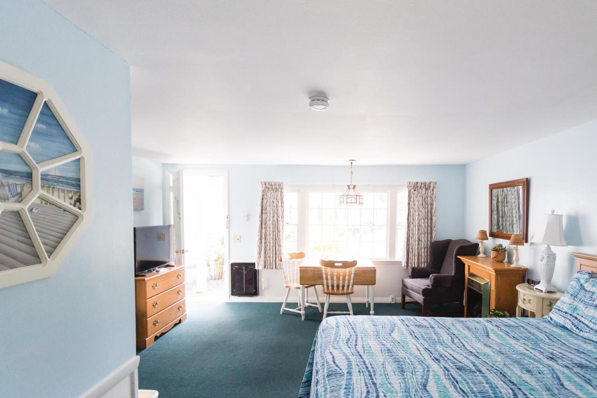 A Beach Breeze Inn photo 11