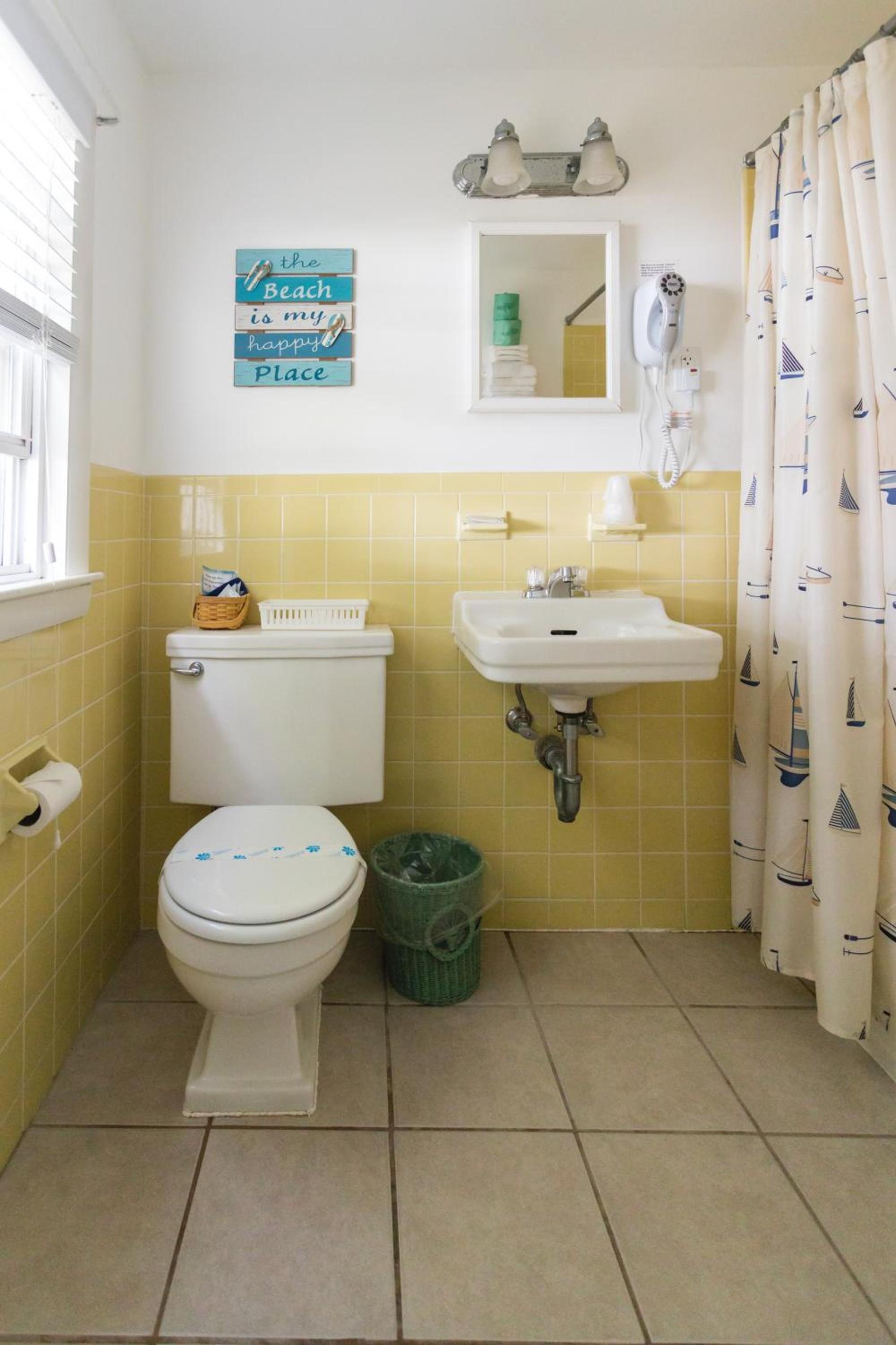 A Beach Breeze Inn photo 12