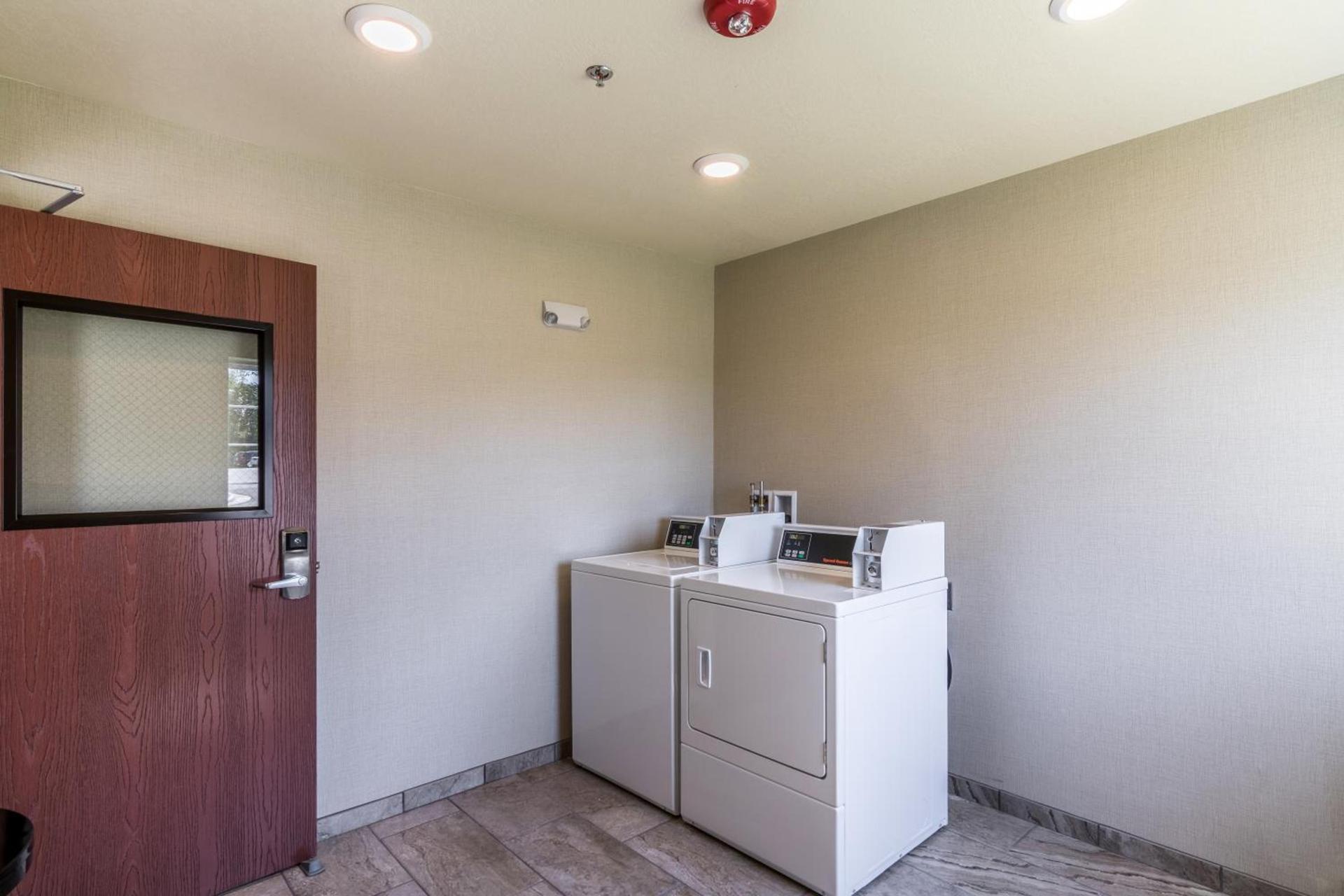 Cobblestone Inn & Suites - Barron photo 20