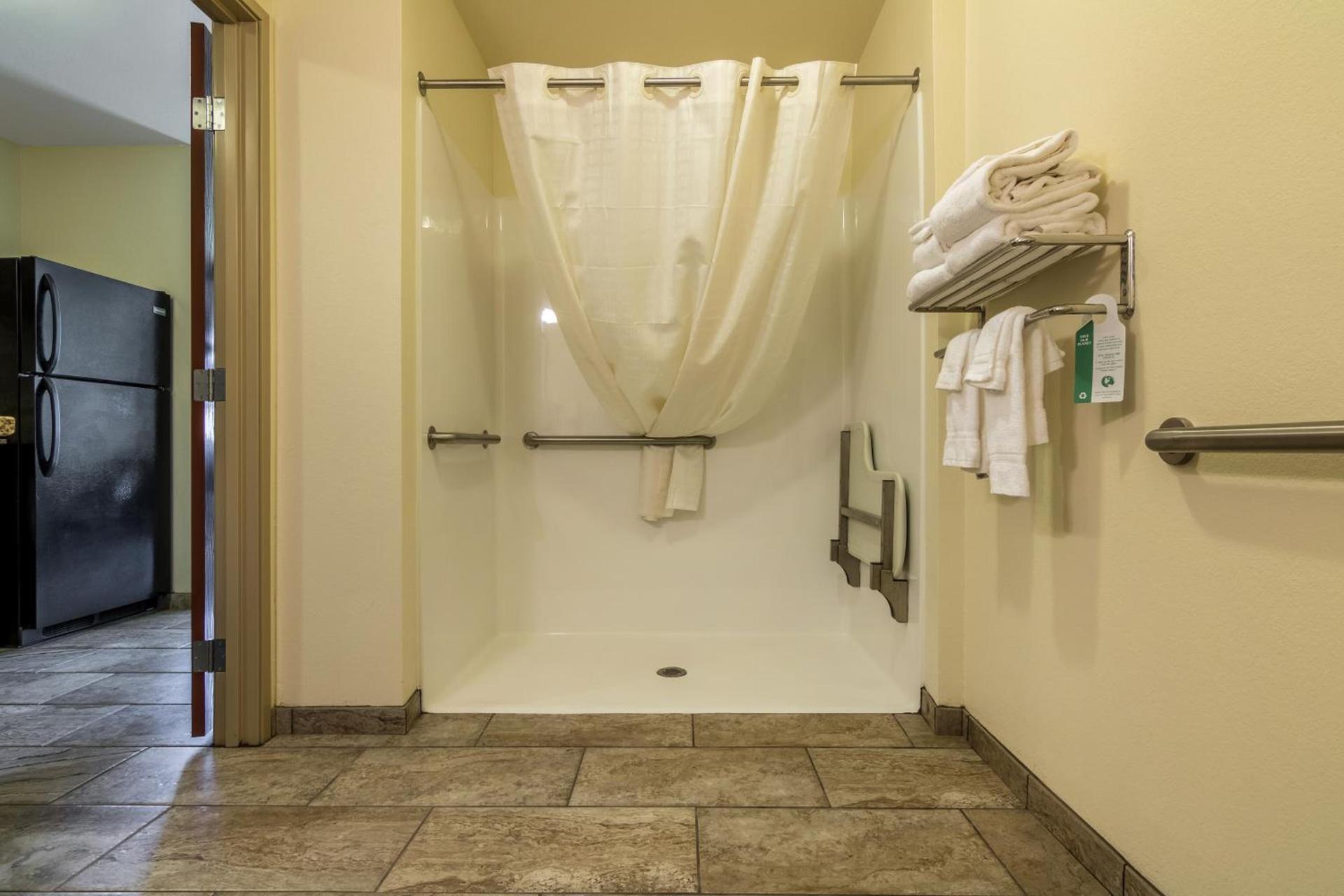 Cobblestone Inn & Suites - Barron photo 24