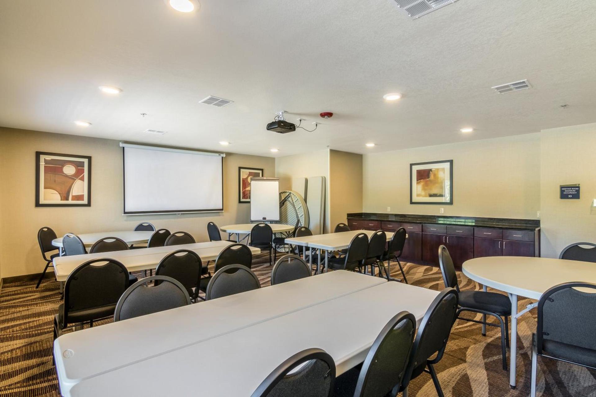 Cobblestone Inn & Suites - Barron photo 26