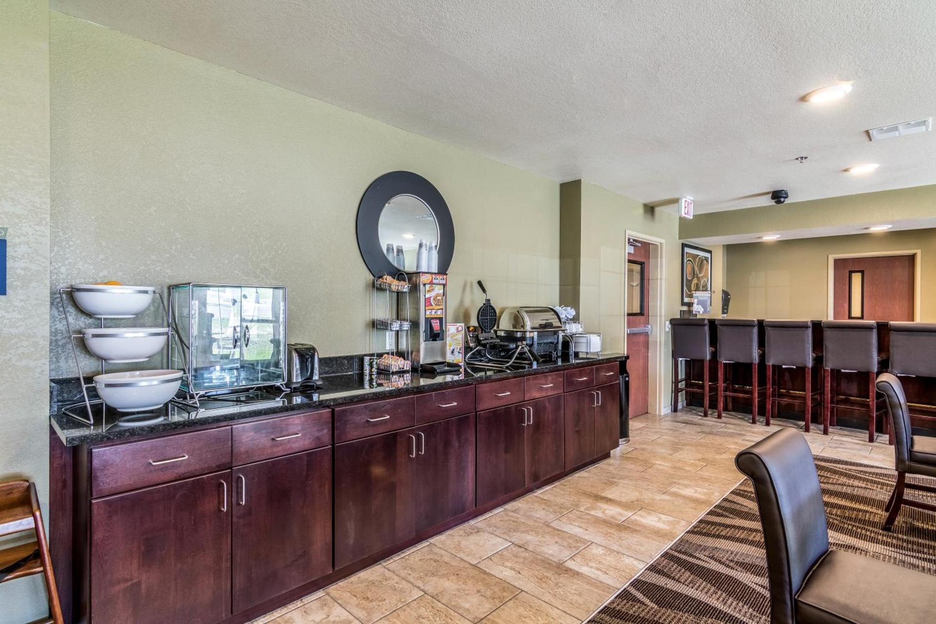 Cobblestone Inn & Suites - Barron photo 28