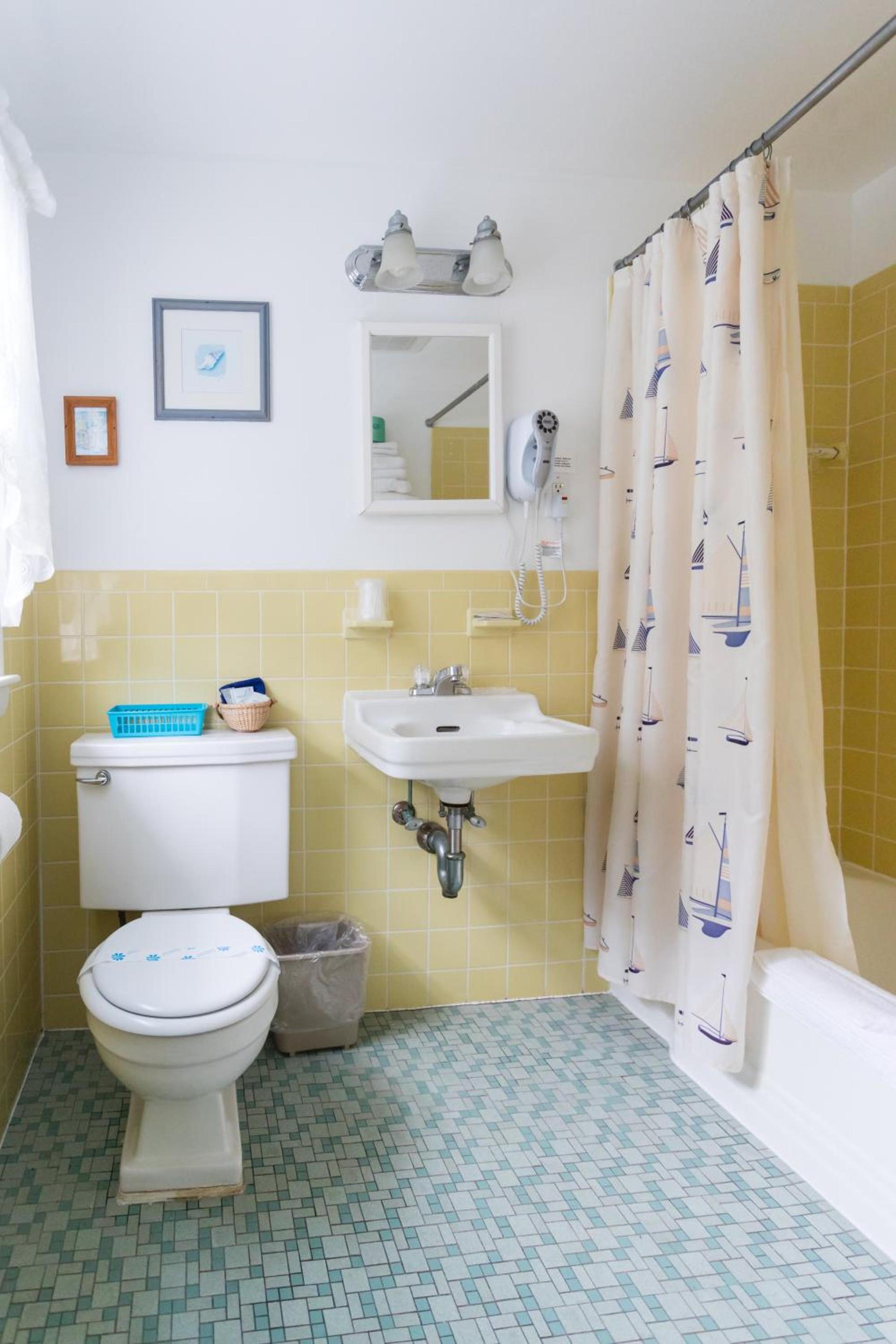 A Beach Breeze Inn photo 15