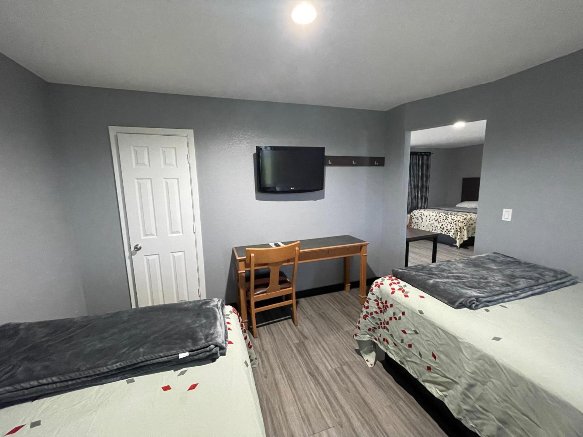 Ridge Motel photo 37