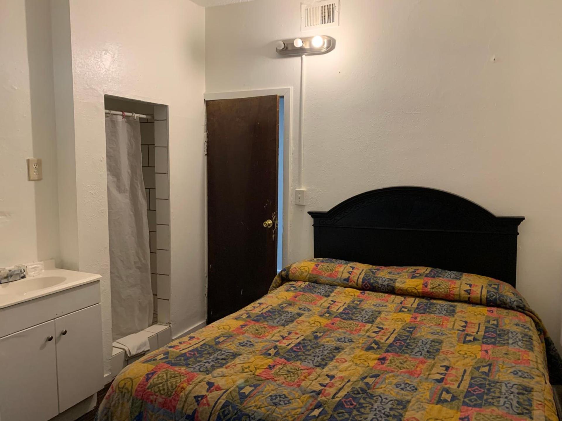 Encore Inn Inglewood photo 11