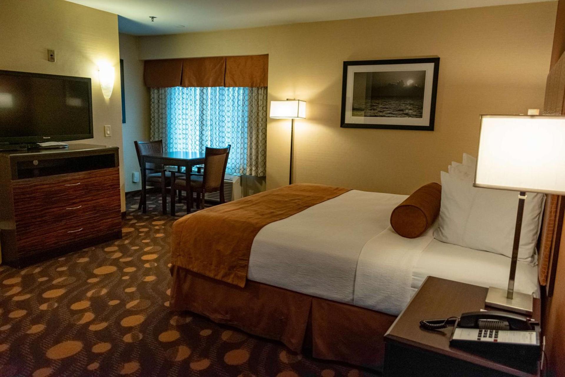 Best Western Plus Suites Hotel Coronado Island photo 7