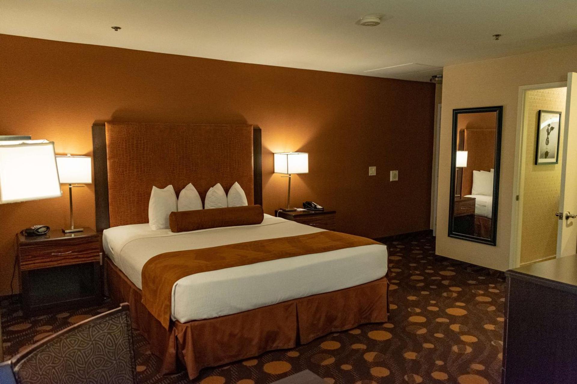 Best Western Plus Suites Hotel Coronado Island photo 9
