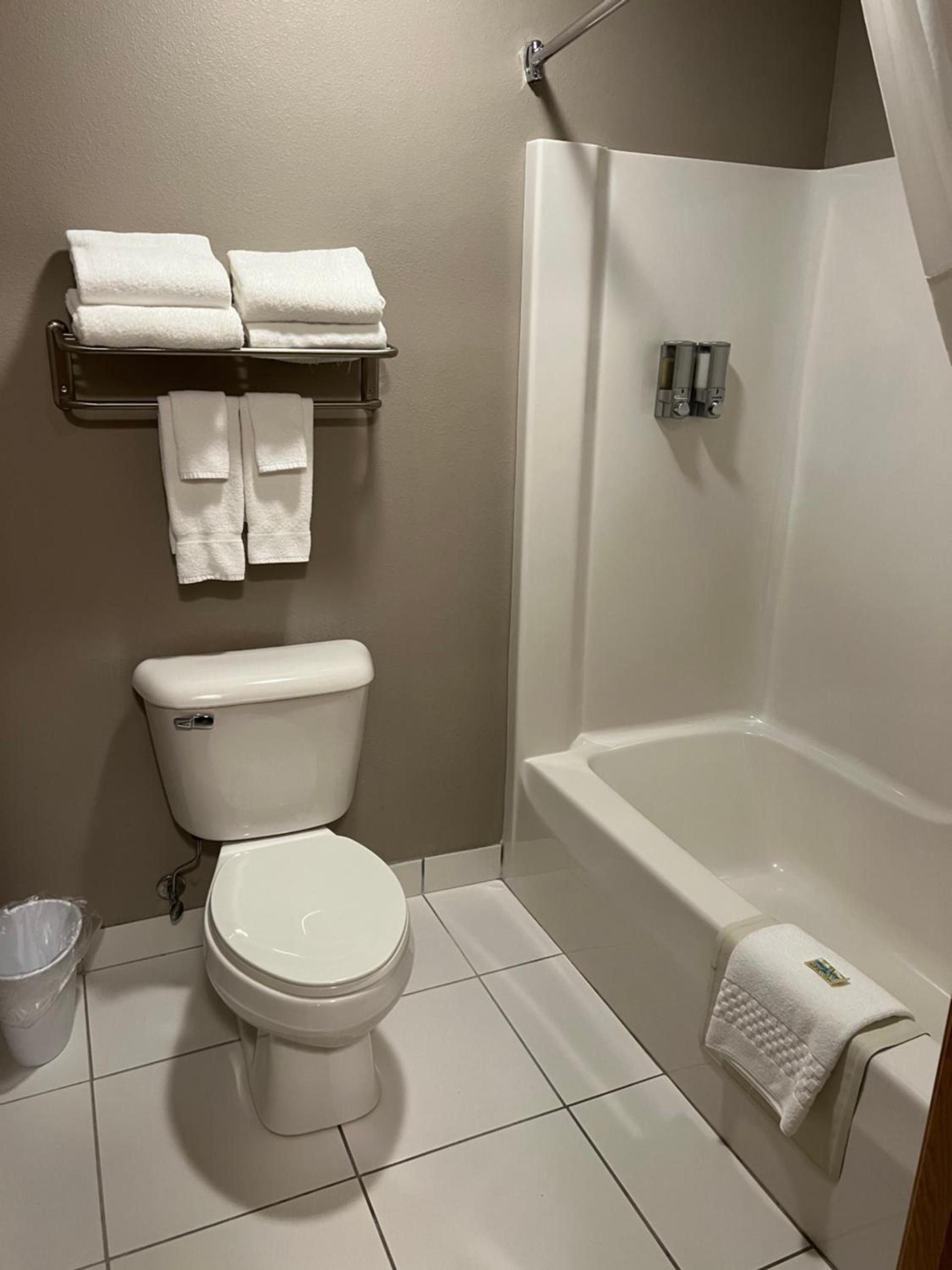 Okoboji Inn & Suites photo 36