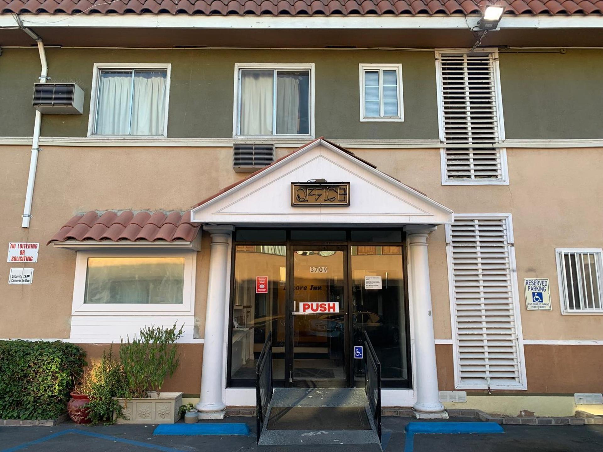 Encore Inn Inglewood photo 26