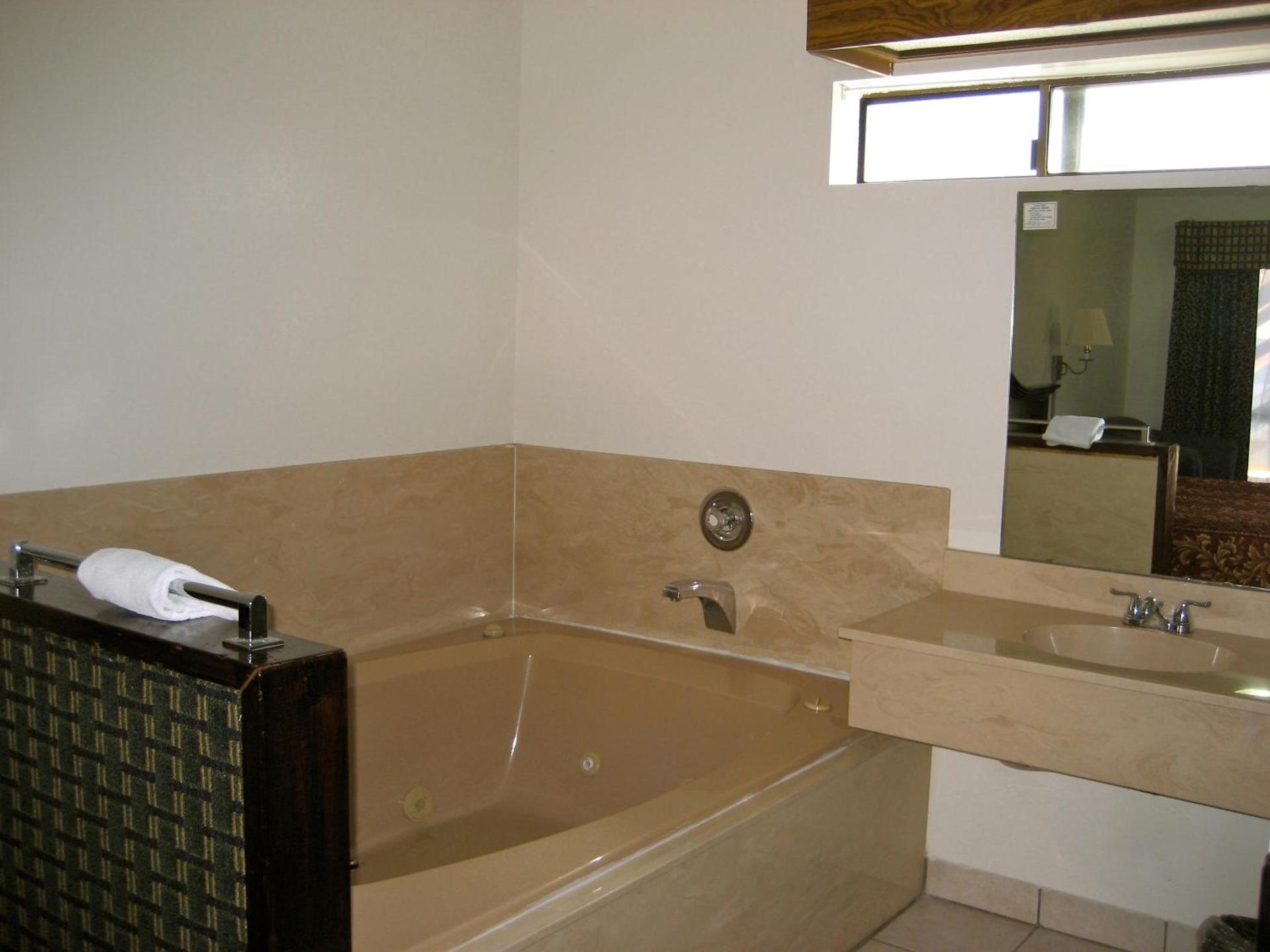 Jamestown Railtown Motel photo 15