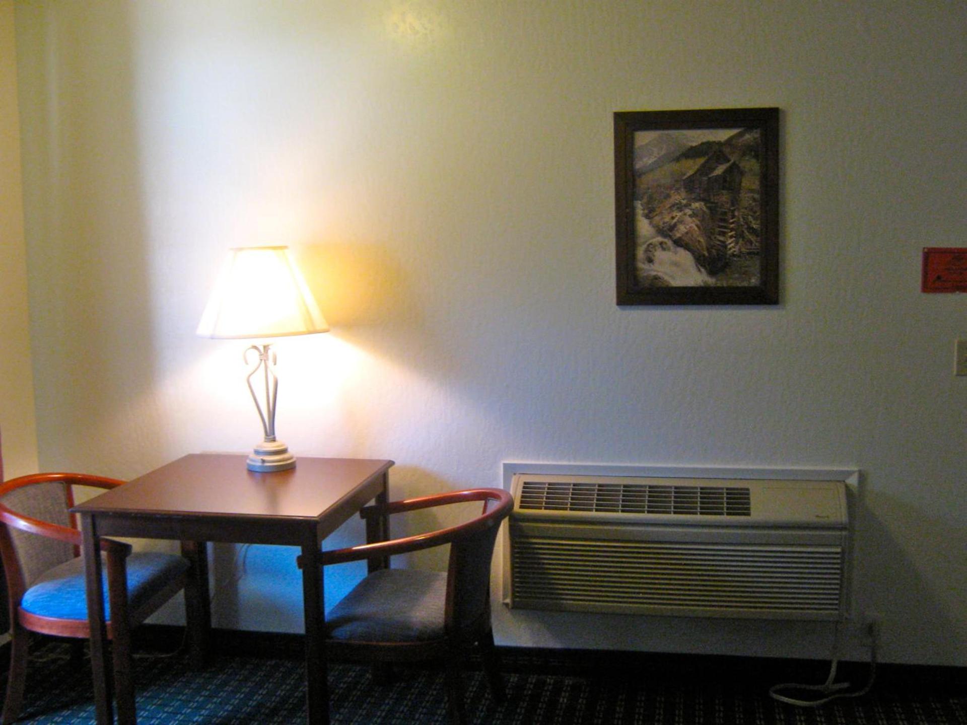 Jamestown Railtown Motel photo 7