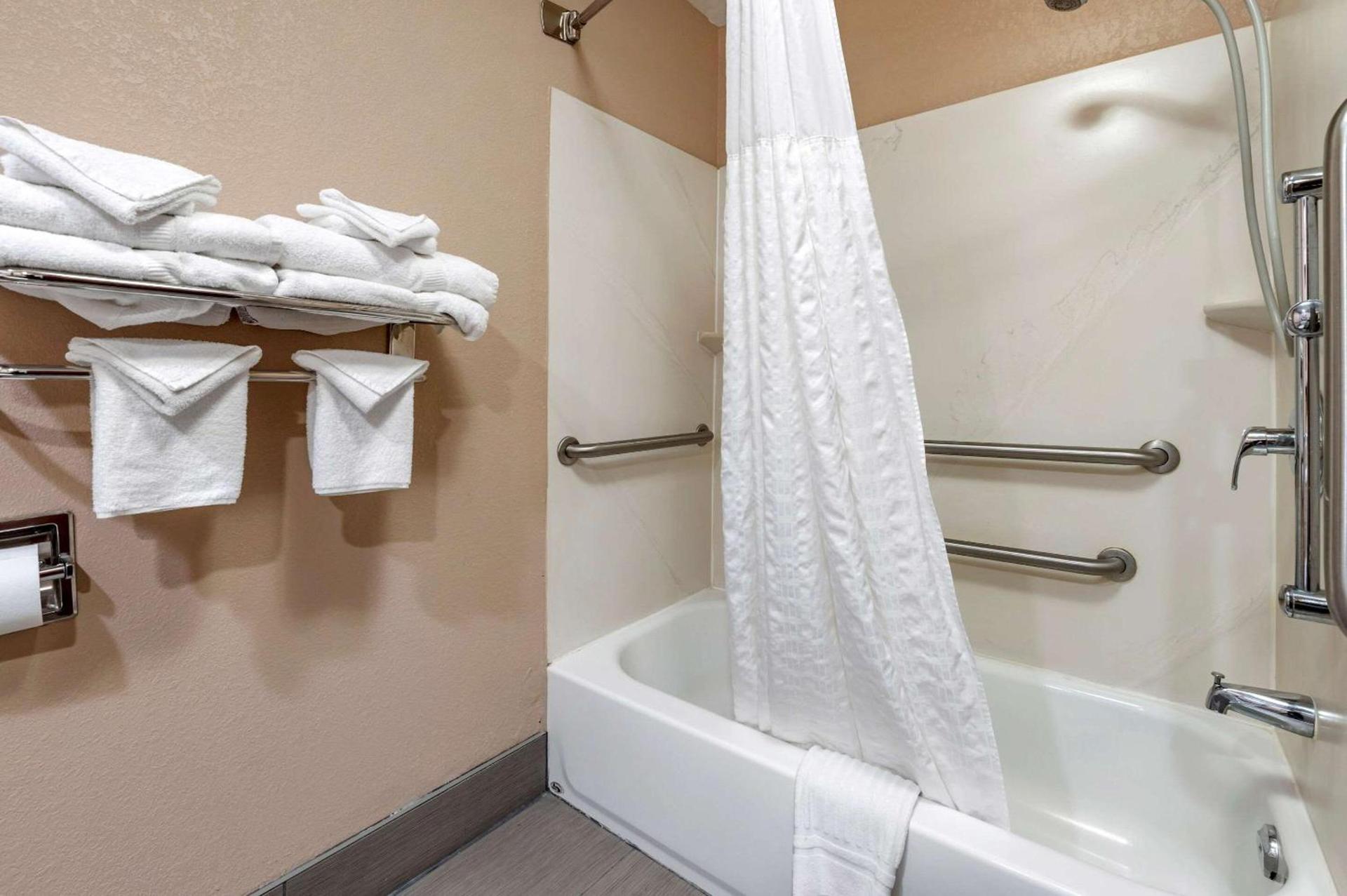 Comfort Inn & Suites Lawrenceburg photo 15