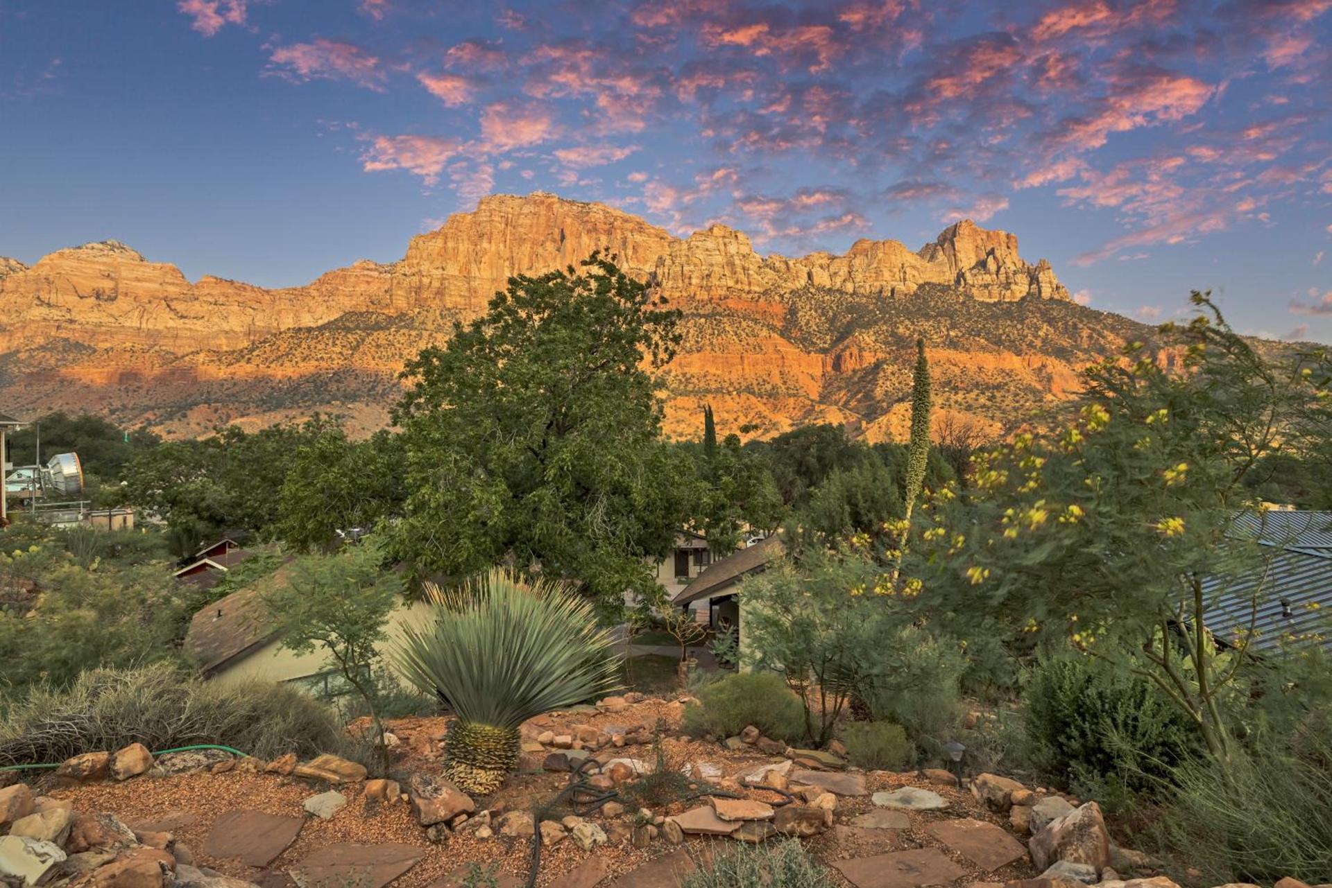 Red Rock Inn Cottages photo 62