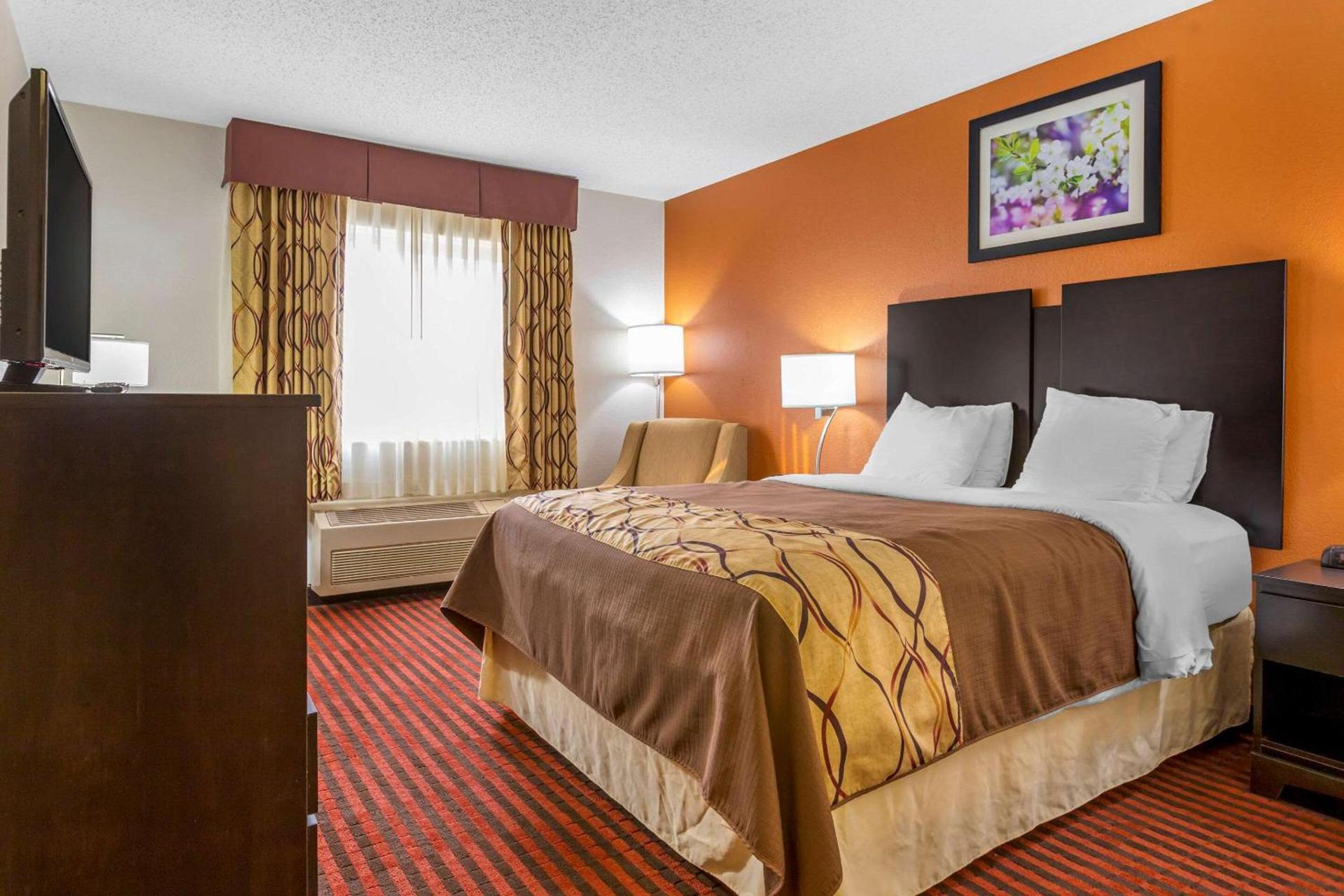 Rodeway Inn Coopersville photo 11