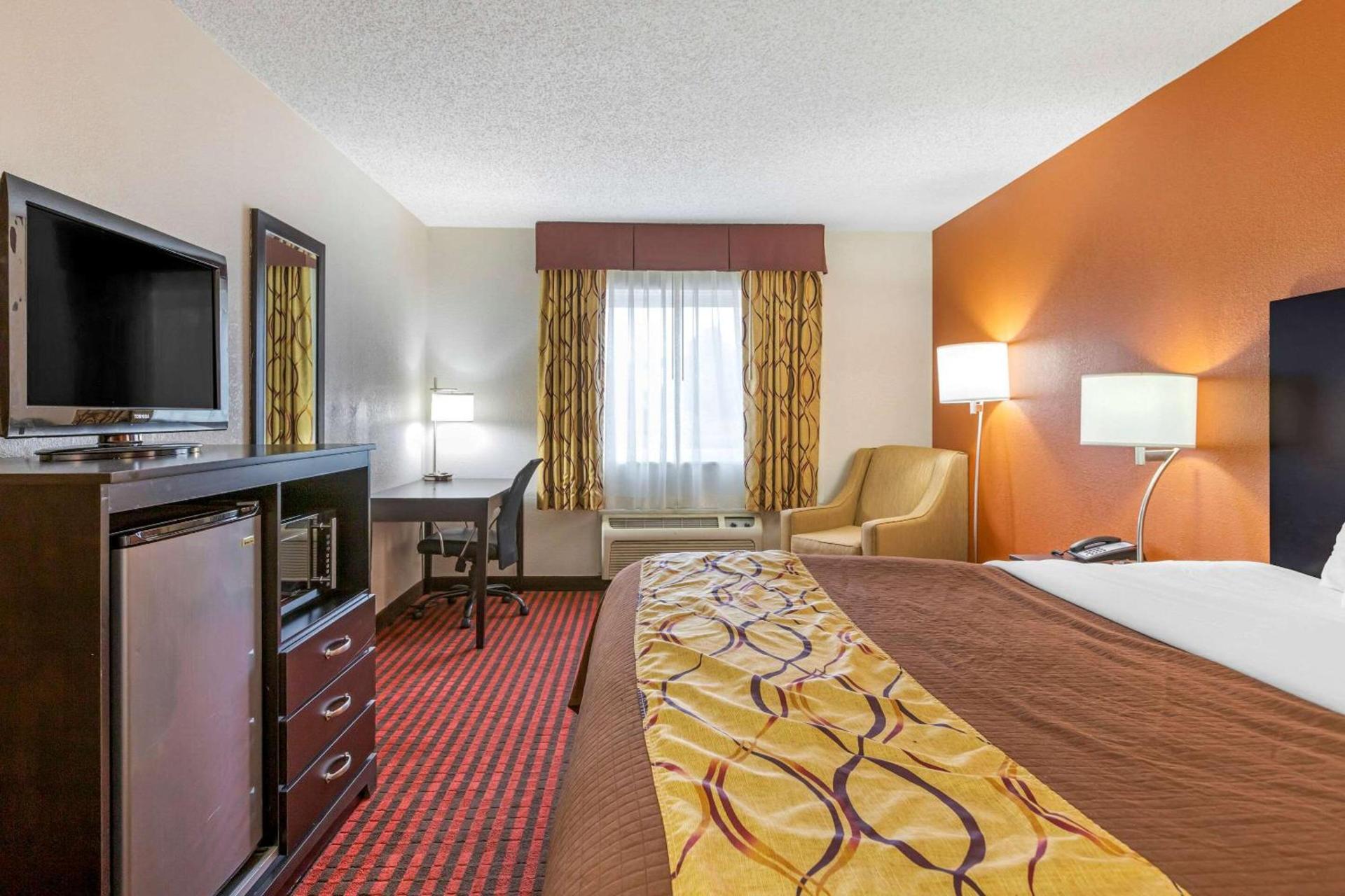 Rodeway Inn Coopersville photo 17