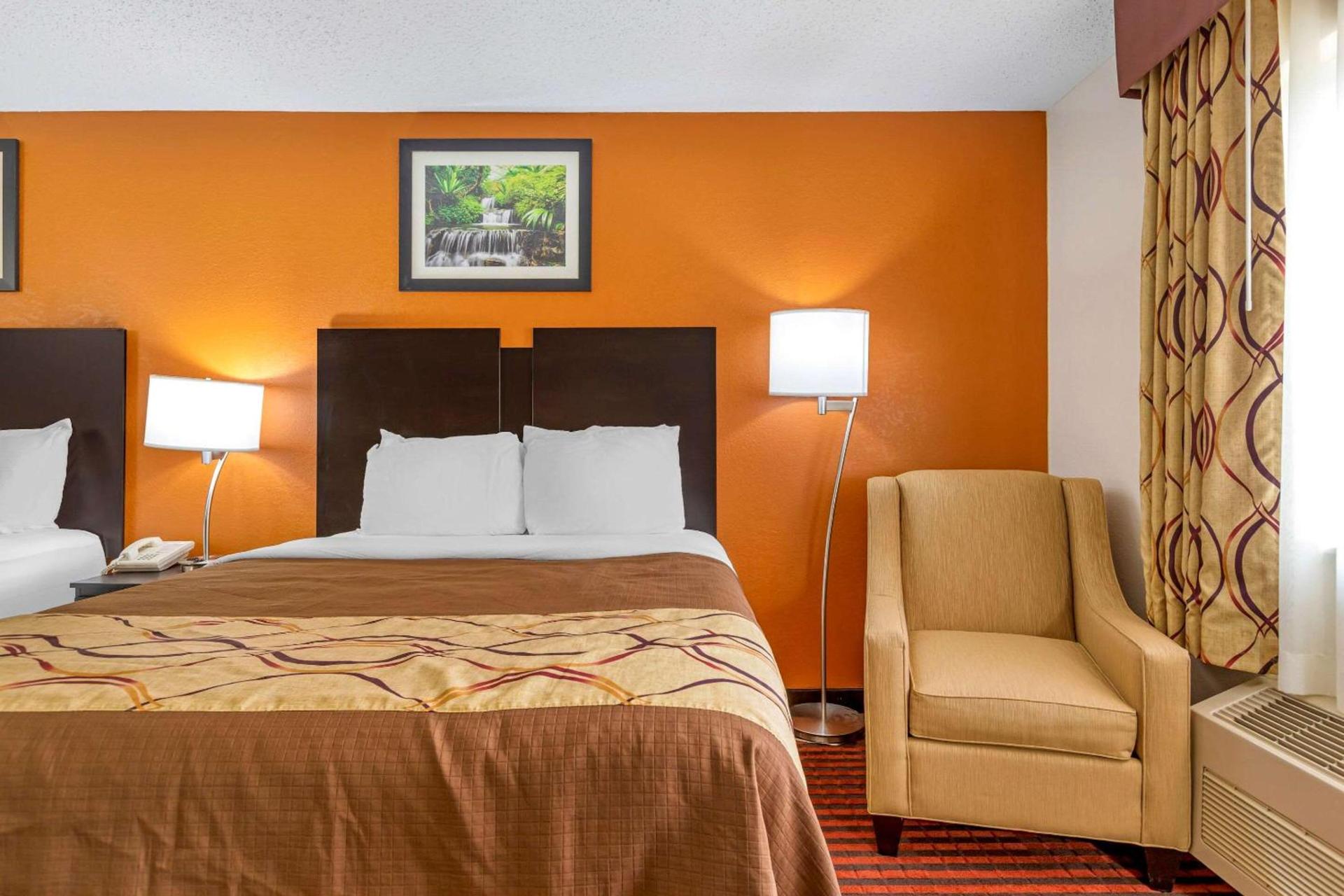 Rodeway Inn Coopersville photo 24