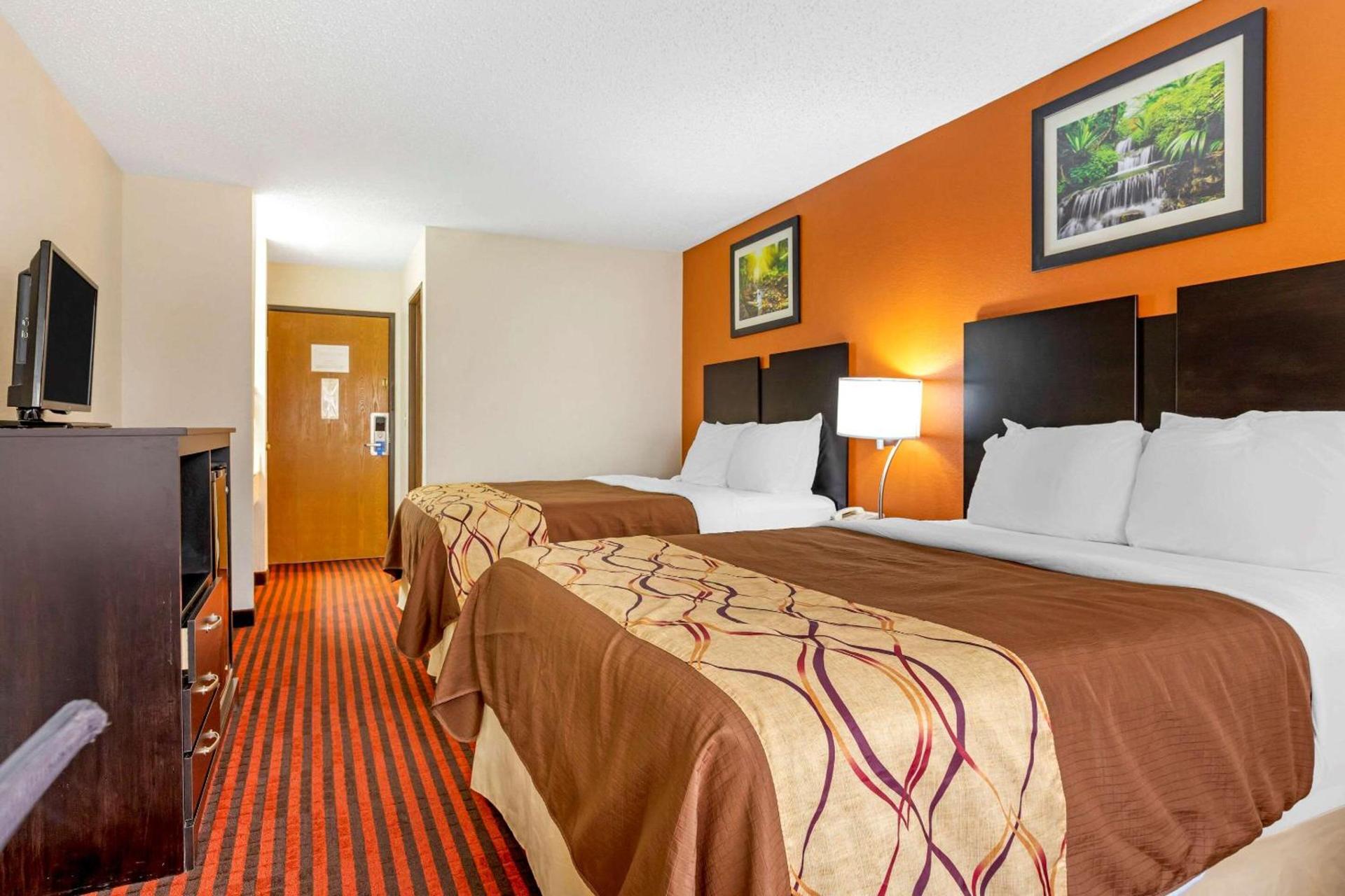 Rodeway Inn Coopersville photo 23