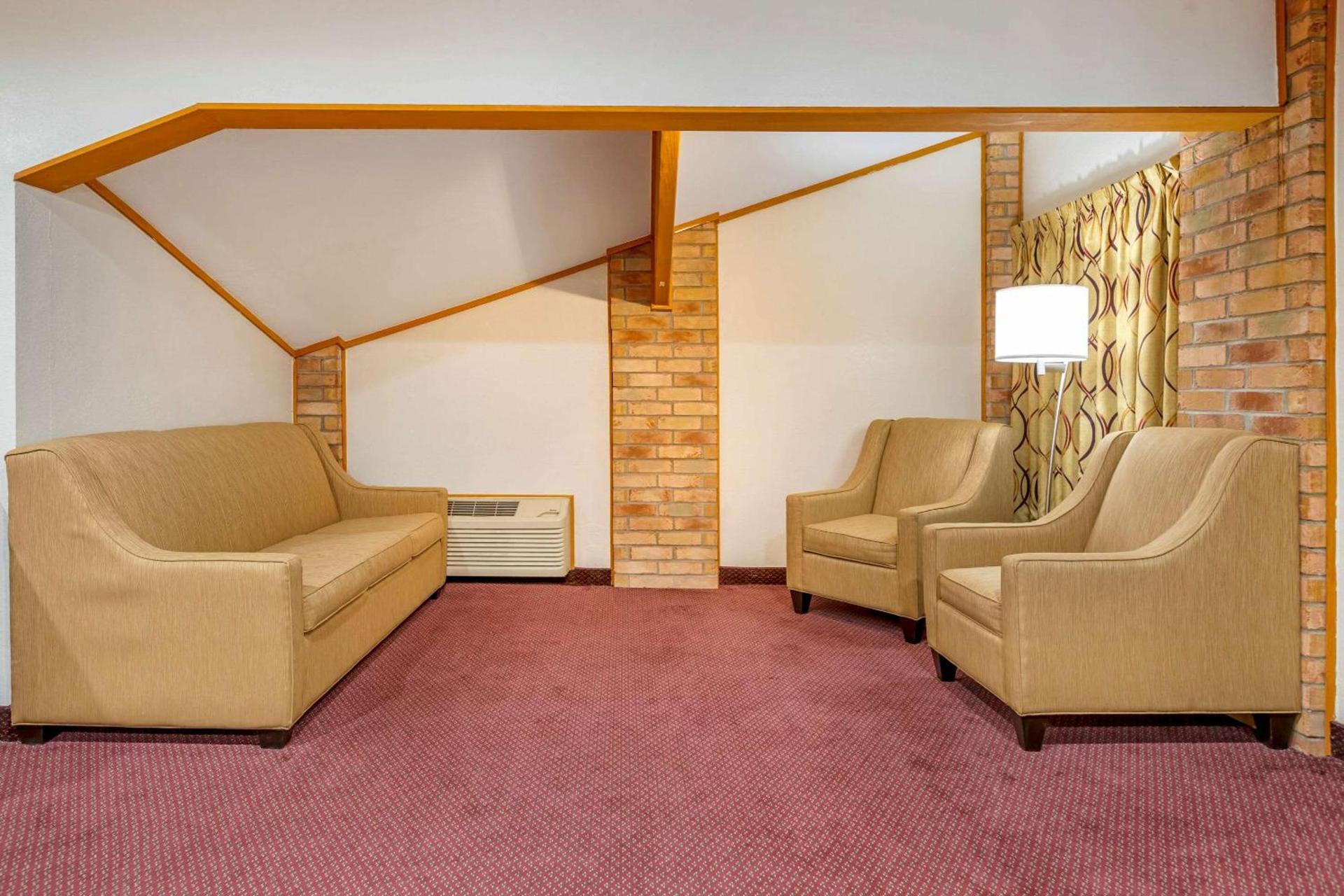 Rodeway Inn Coopersville photo 32