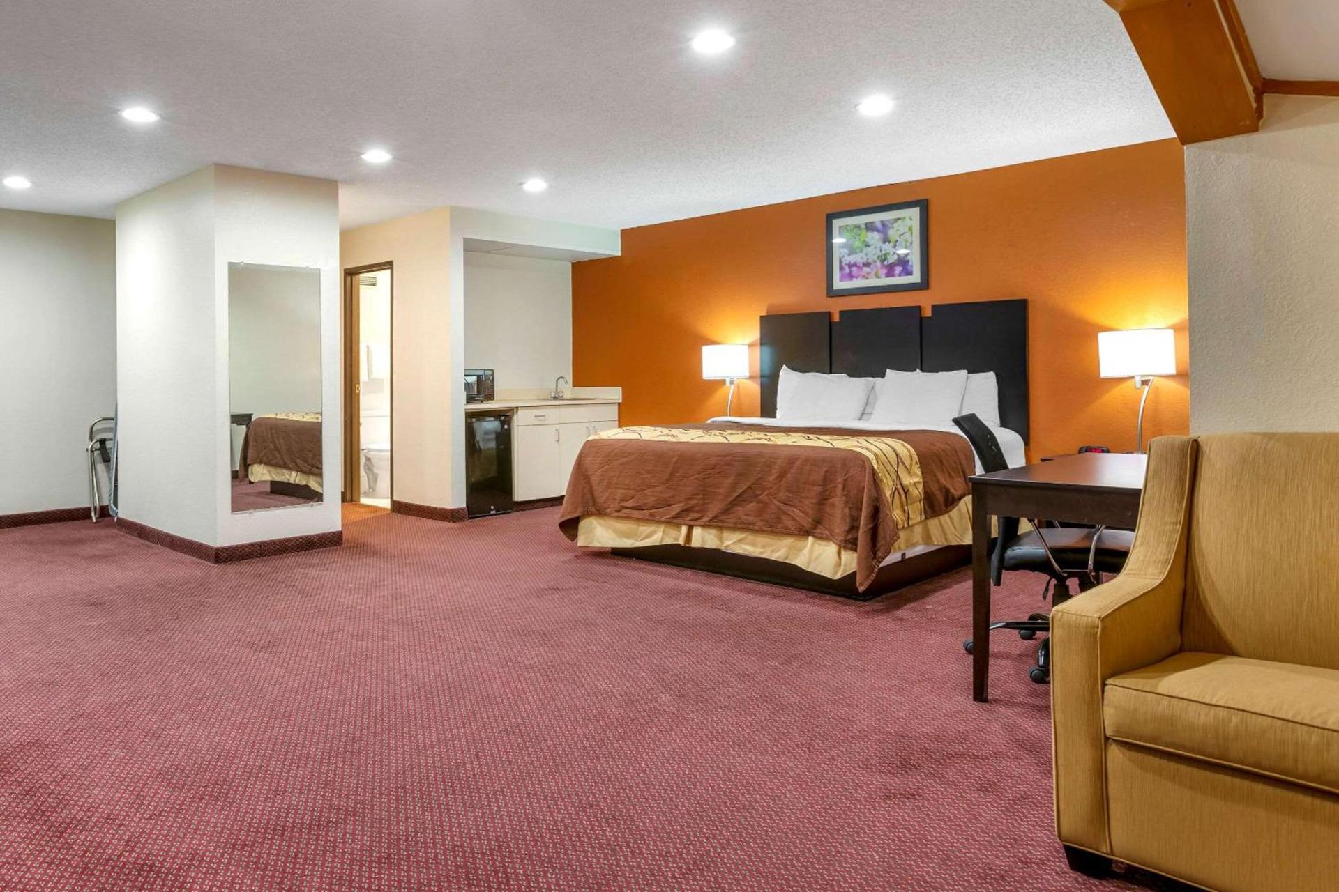 Rodeway Inn Coopersville photo 31