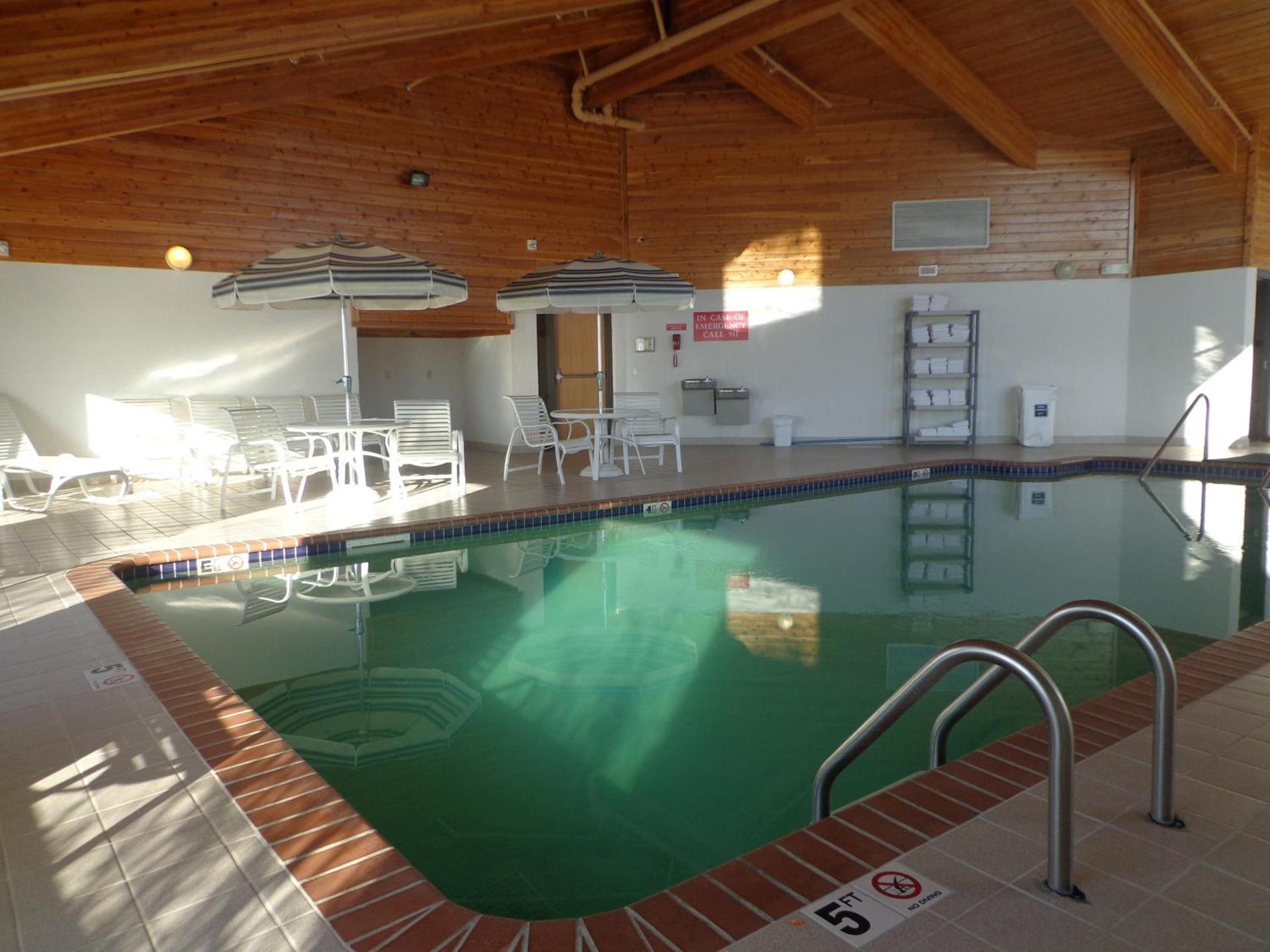AmericInn by Wyndham Madison SD photo 33
