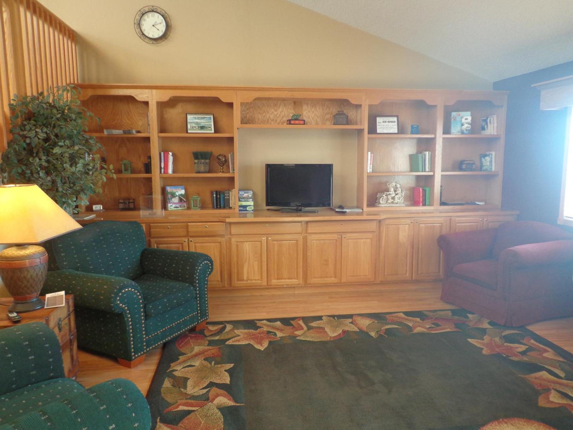 AmericInn by Wyndham Madison SD photo 28