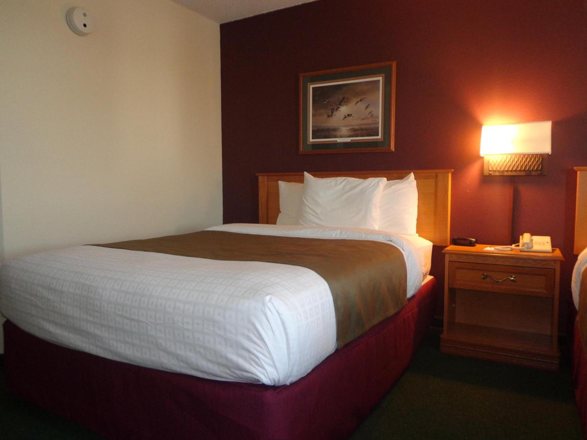 AmericInn by Wyndham Madison SD photo 14