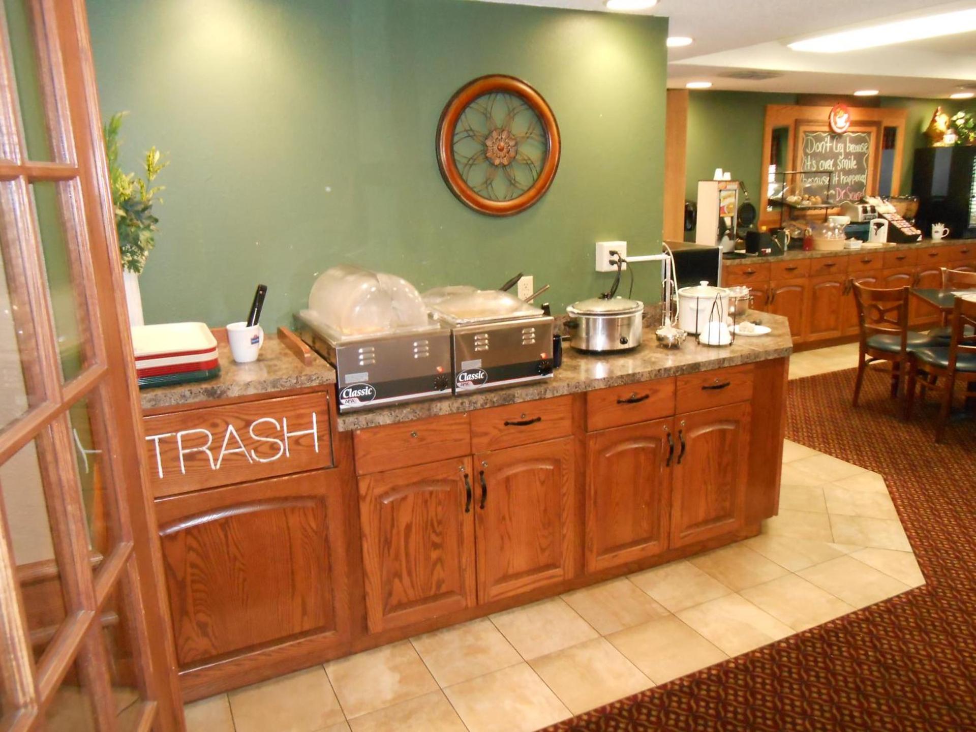 AmericInn by Wyndham McAlester photo 5