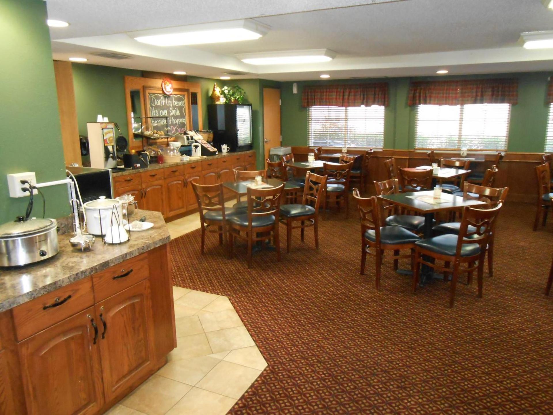 AmericInn by Wyndham McAlester photo 12