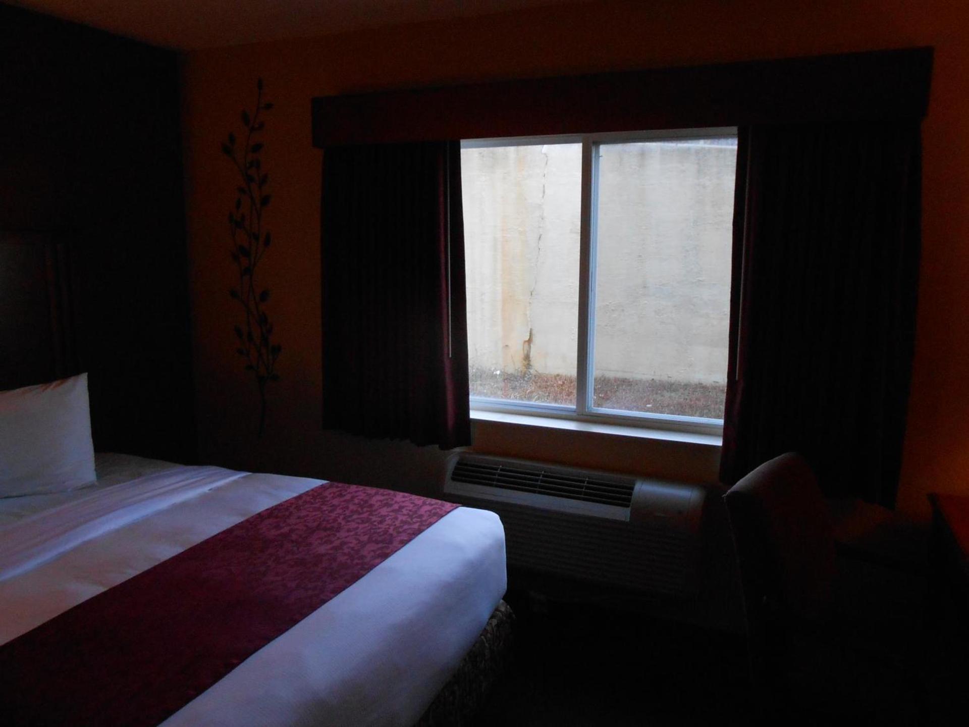 AmericInn by Wyndham McAlester photo 18