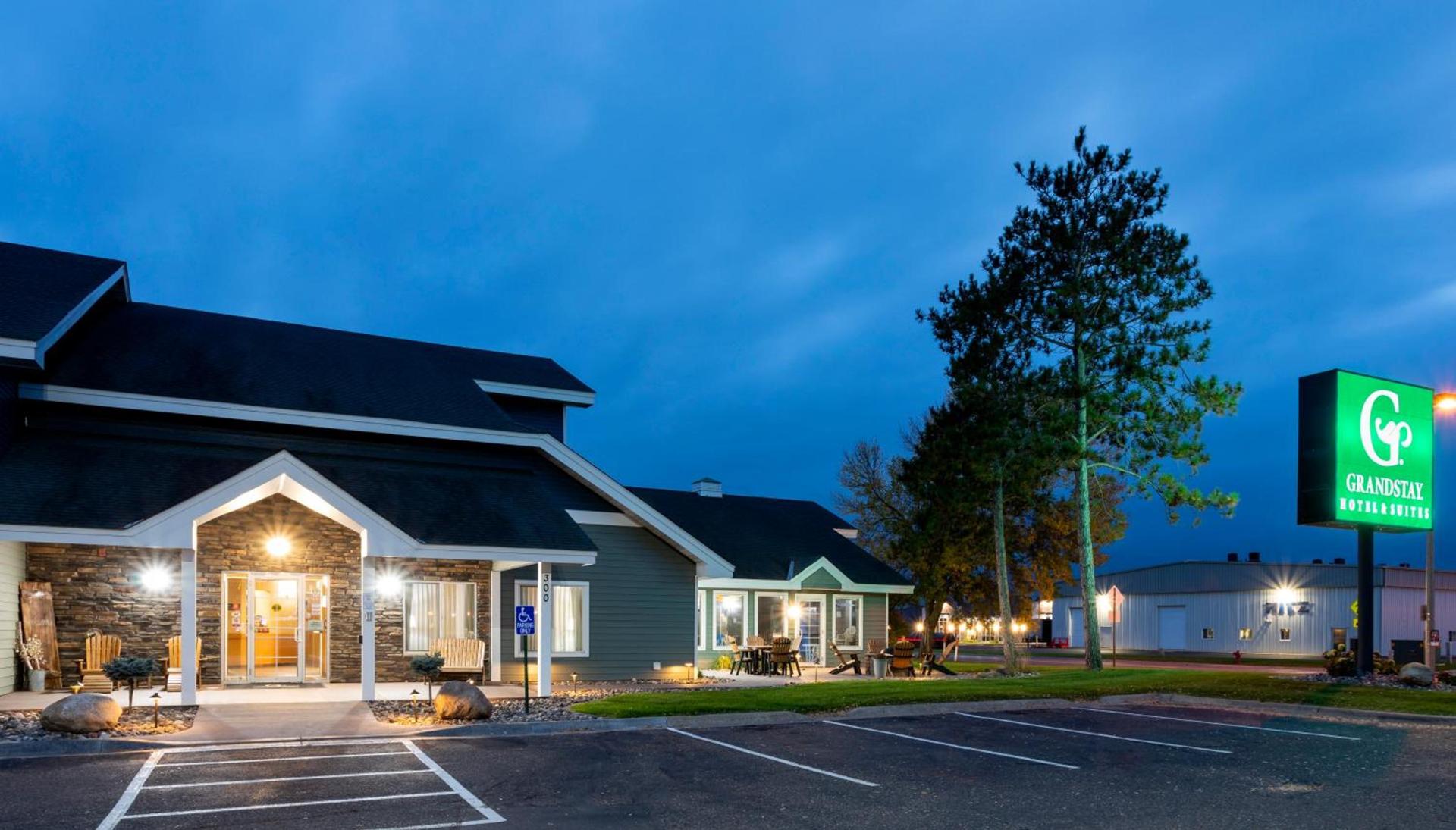 GrandStay Hotel & Suites photo 1