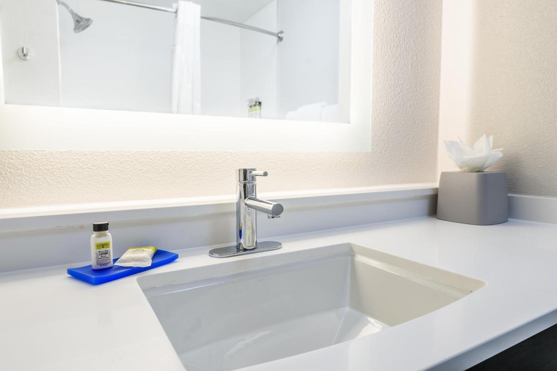 Holiday Inn Express Hotel and Suites Bastrop by IHG photo 13