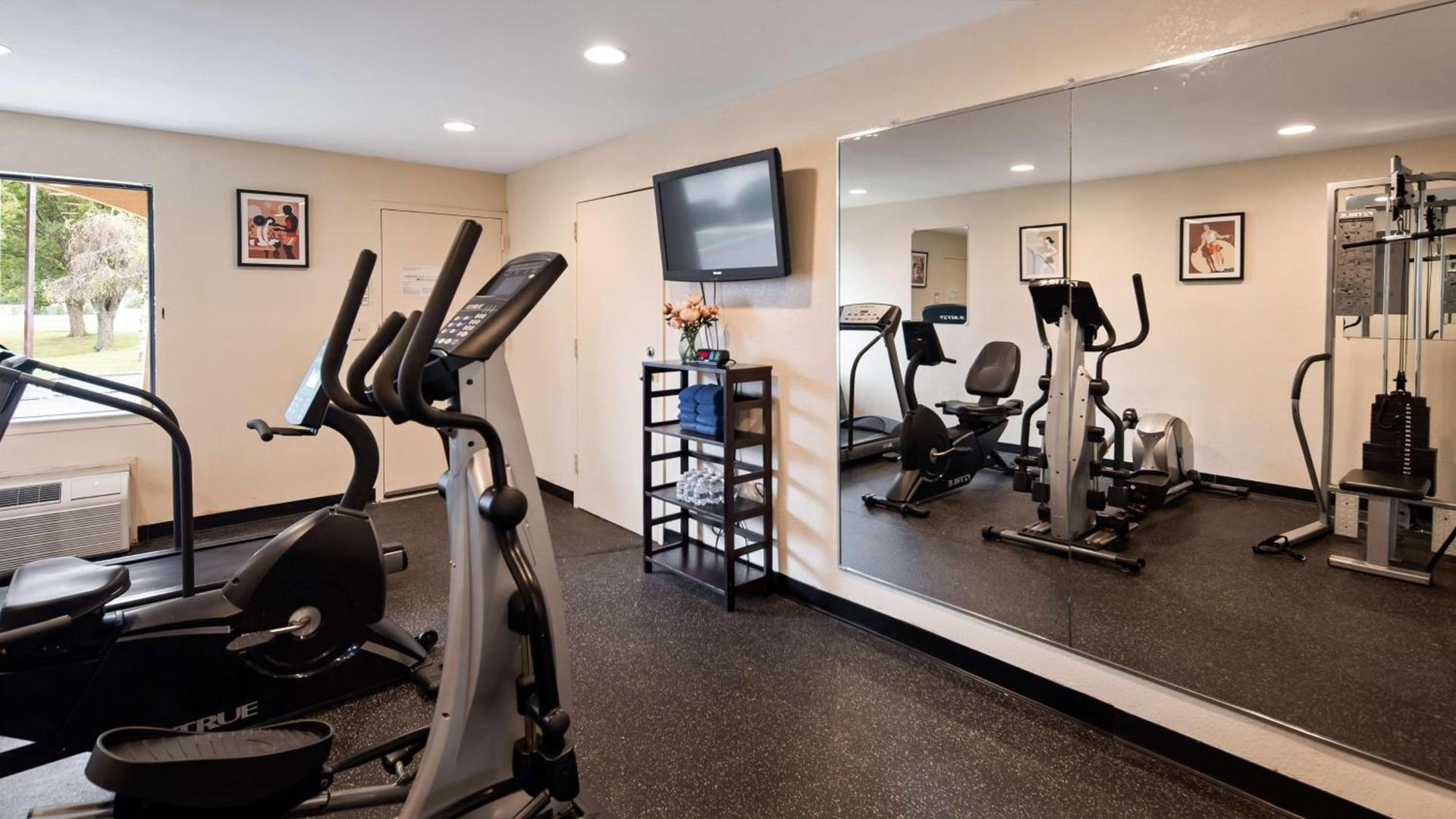 SureStay Hotel by Best Western East Brunswick photo 8